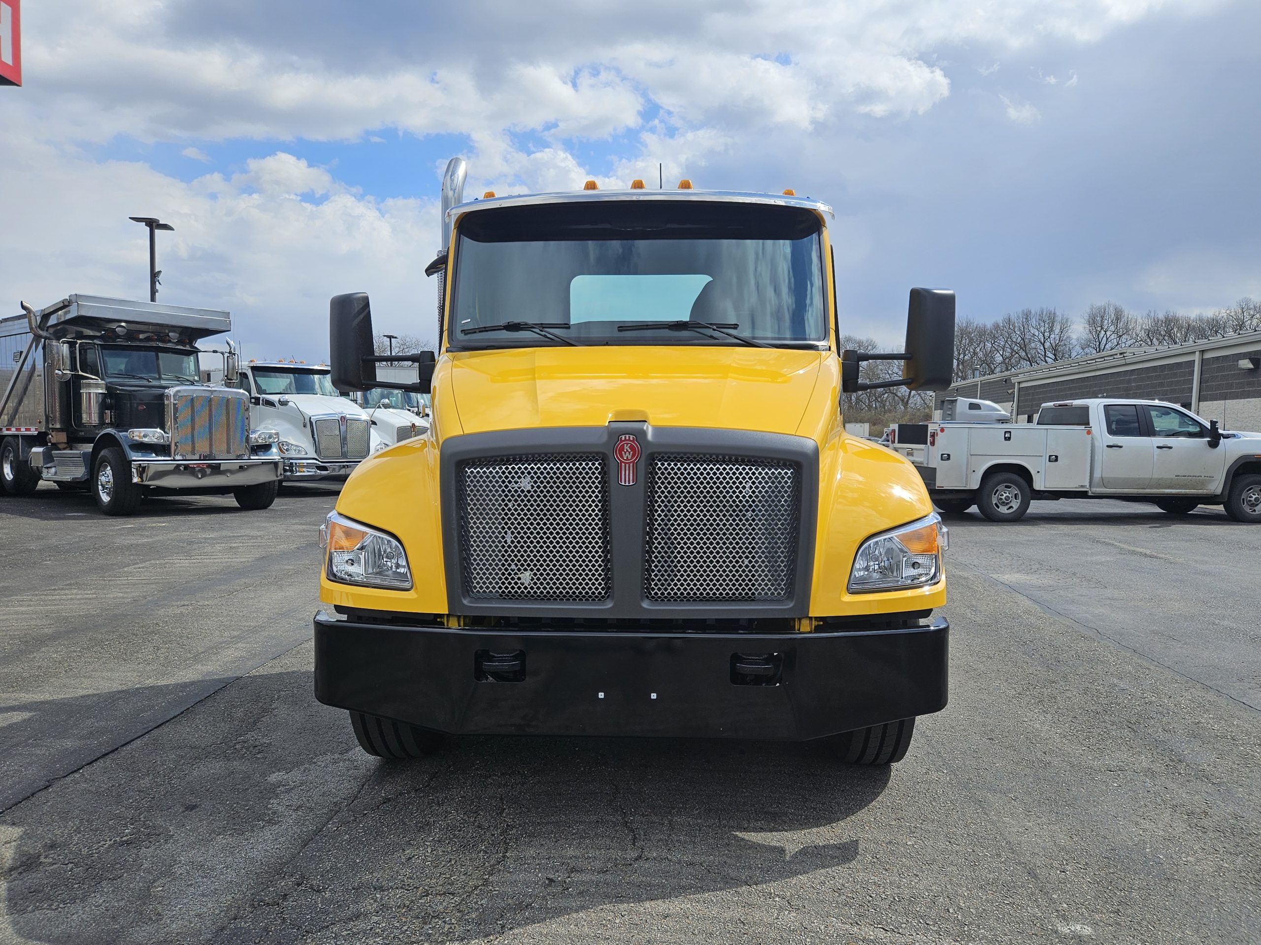 2025 KENWORTH T380 - image 2 of 6