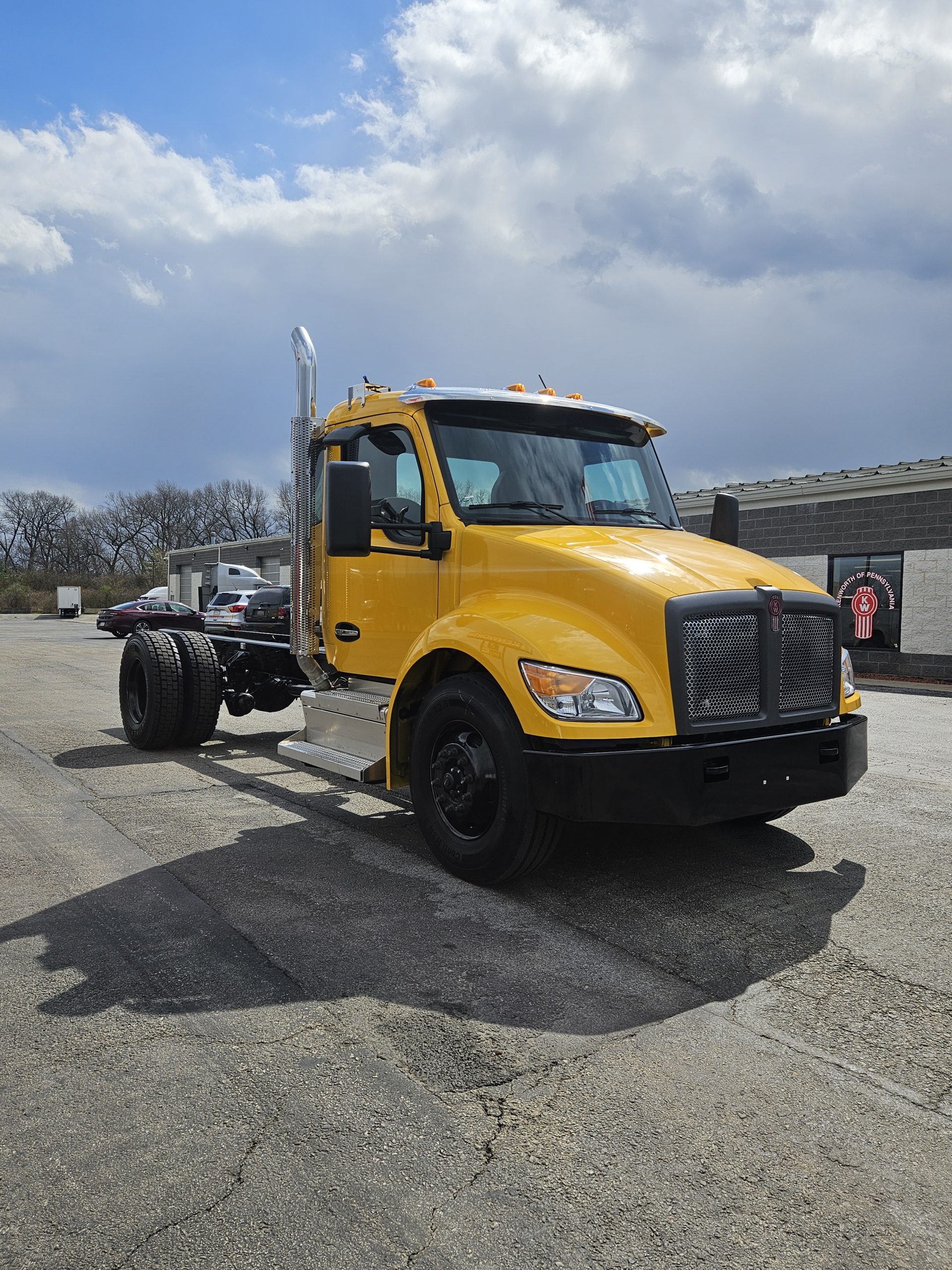 2025 KENWORTH T380 - image 3 of 6