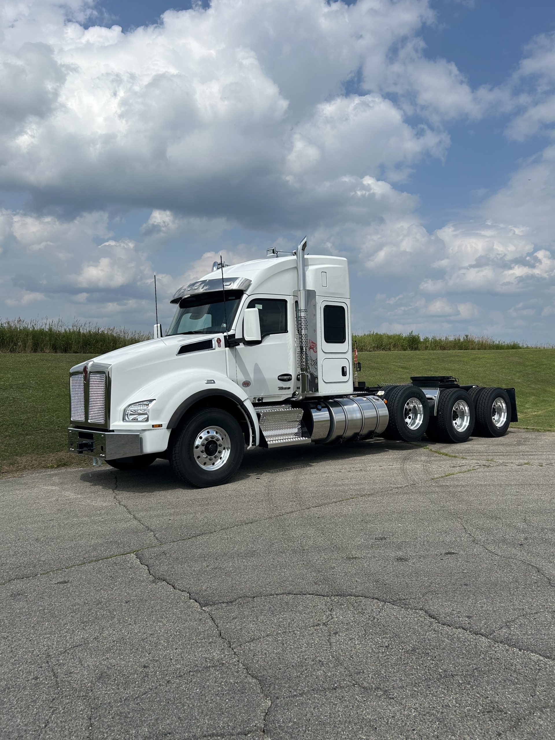 2025 KENWORTH T880 - image 1 of 6