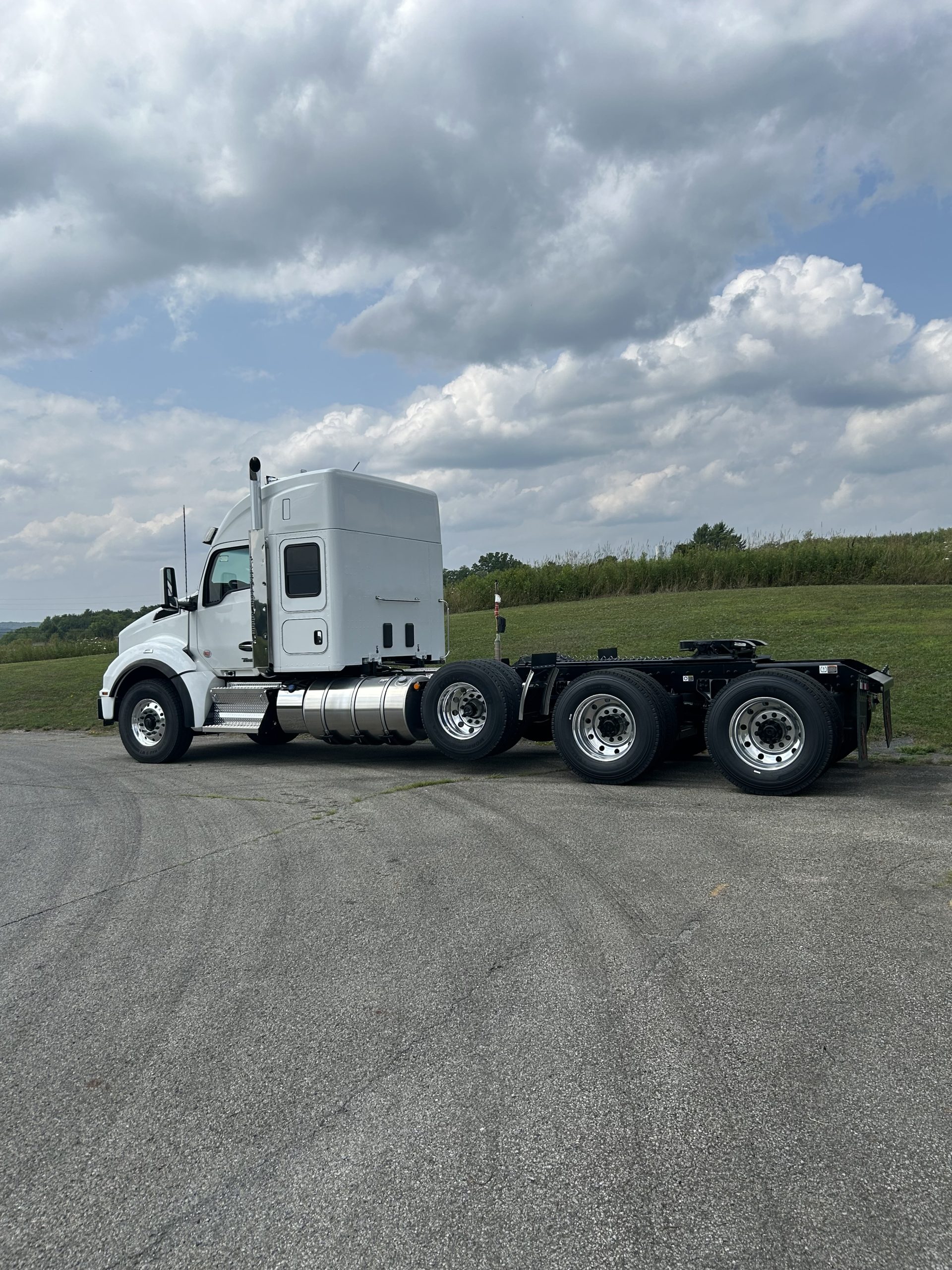 2025 KENWORTH T880 - image 2 of 6