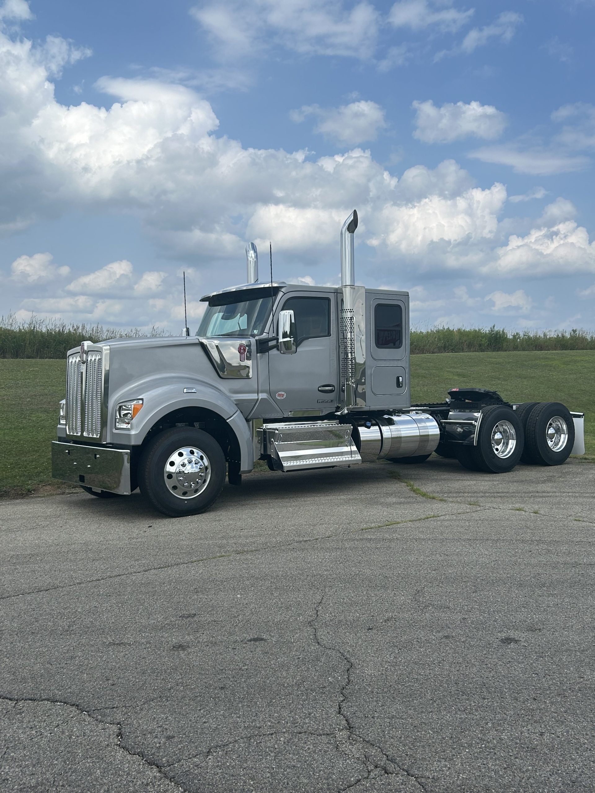 2025 KENWORTH W990 - image 1 of 5