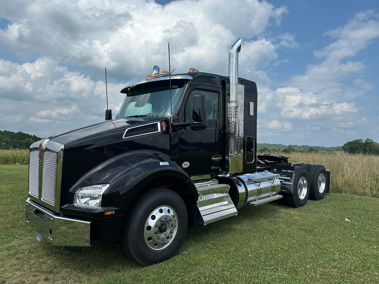 2025 KENWORTH T880 - image 1 of 6