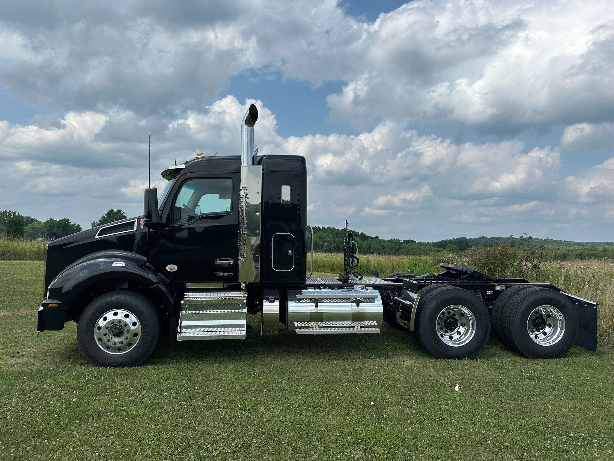 2025 KENWORTH T880 - image 3 of 6