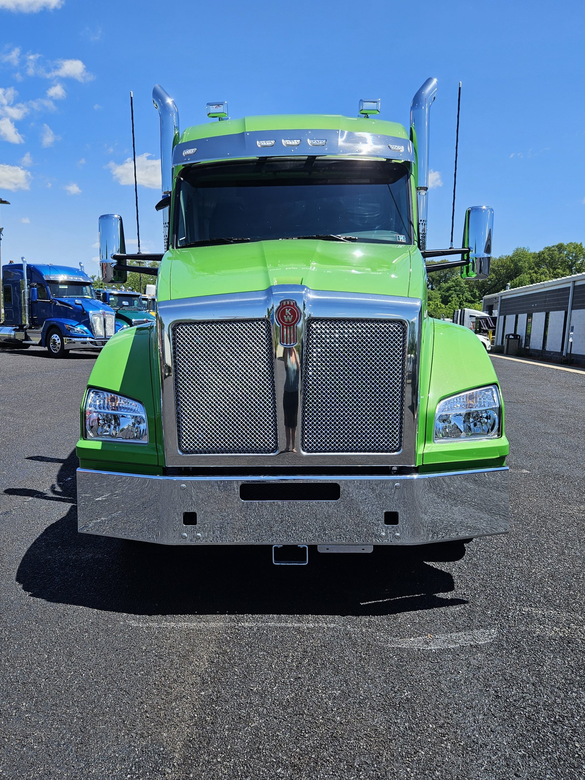 2024 KENWORTH T880 - image 2 of 6