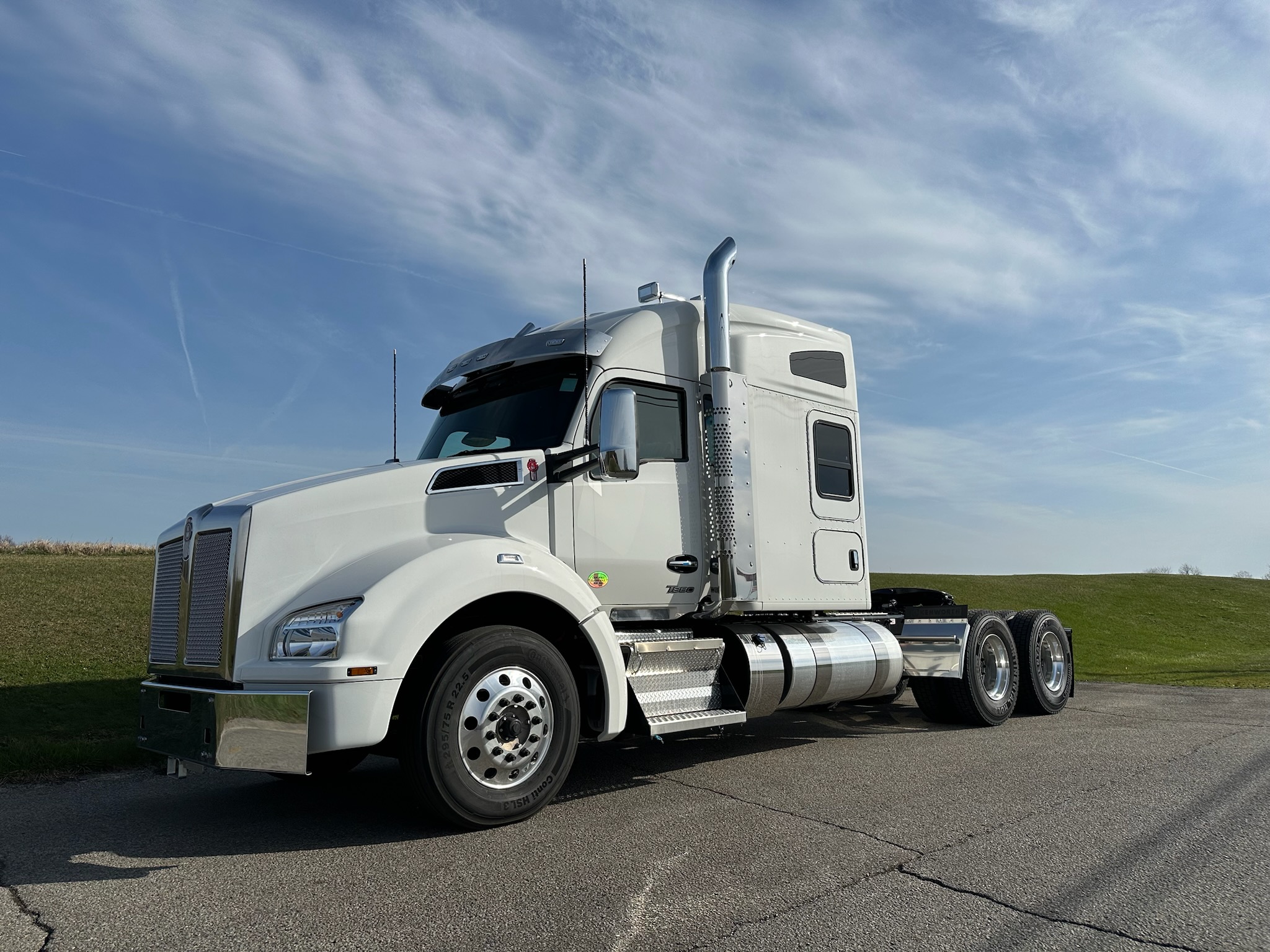 2024 KENWORTH T880 - image 1 of 6