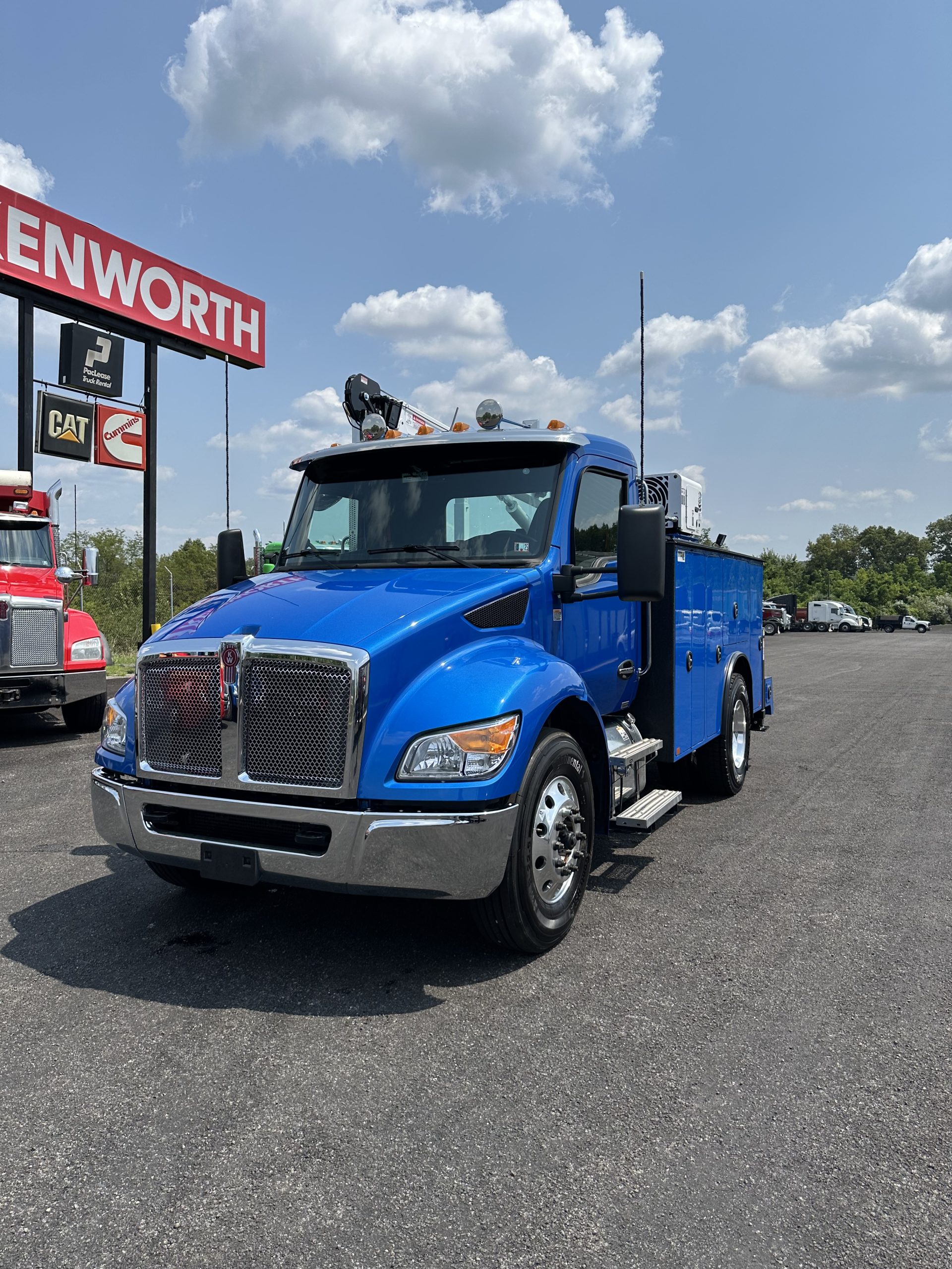 2025 KENWORTH T280 - image 1 of 6