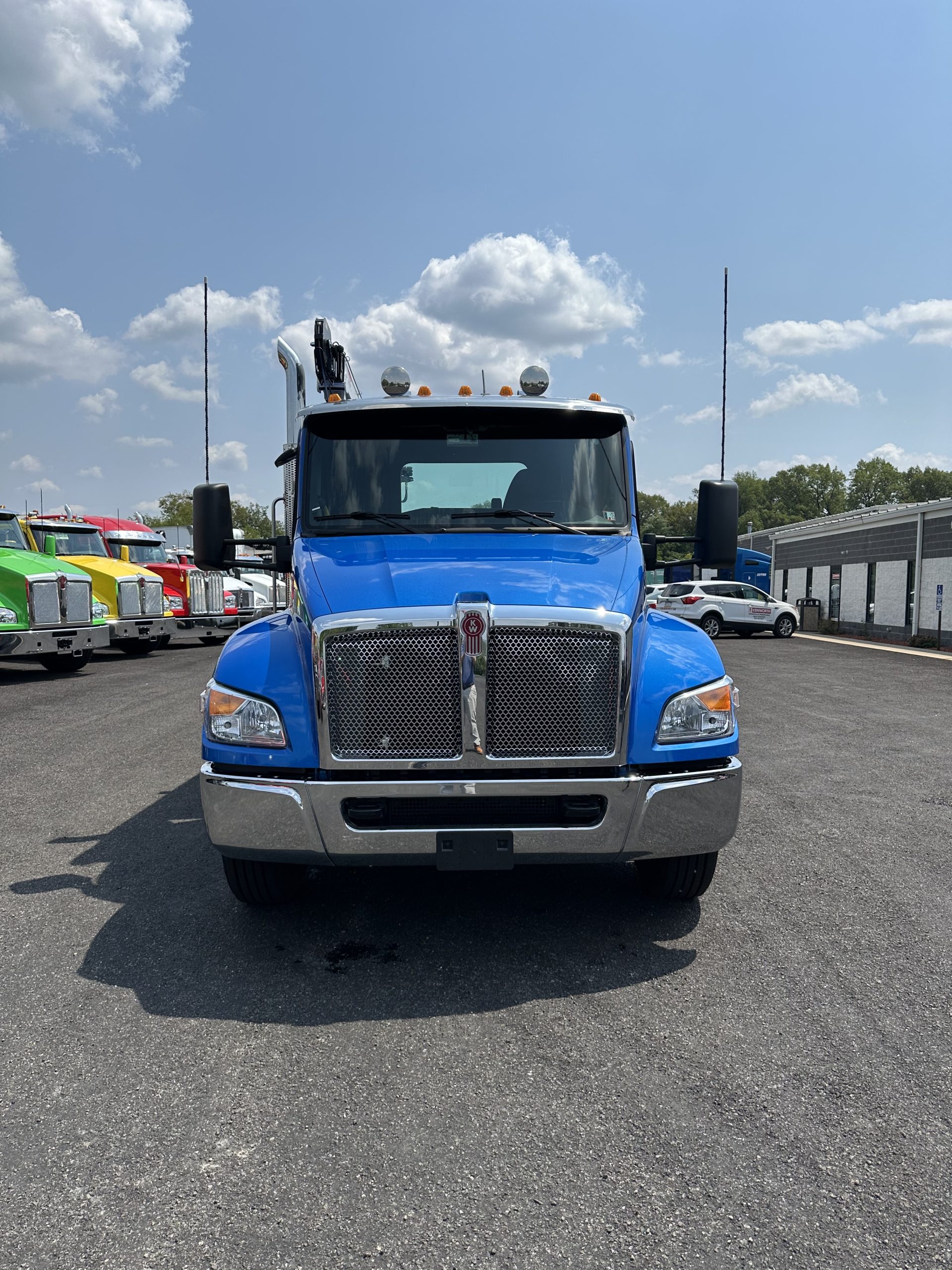 2025 KENWORTH T280 - image 2 of 6