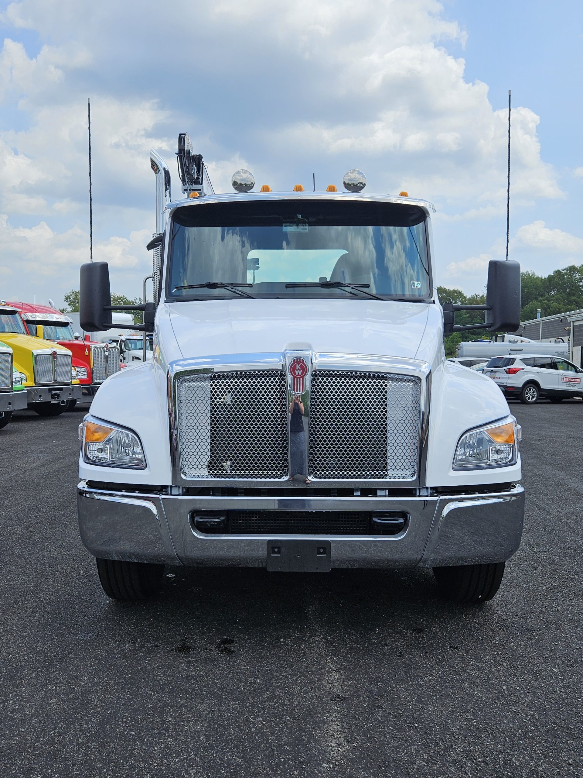 2025 KENWORTH T280 - image 2 of 6