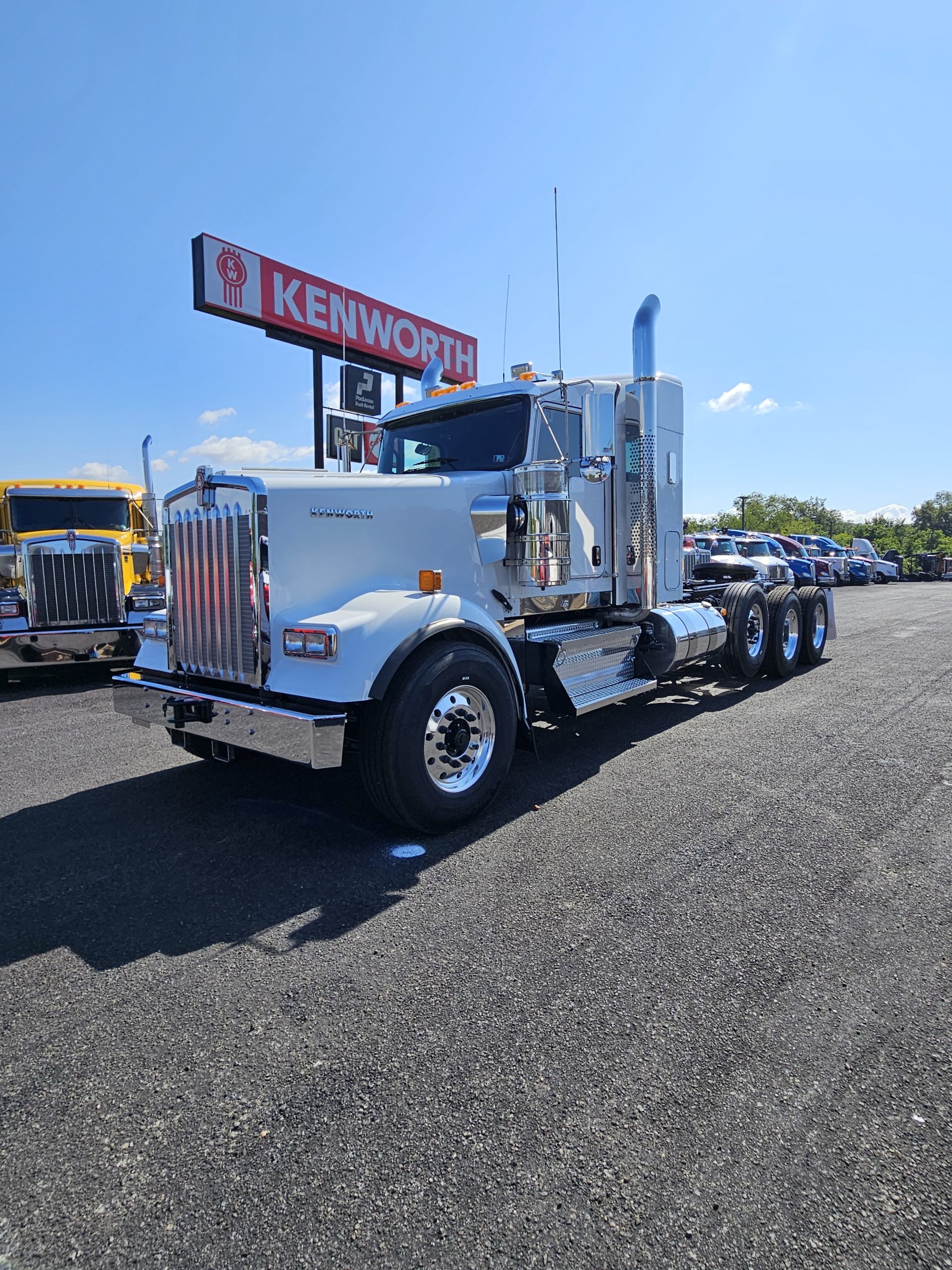 2025 KENWORTH W900 - image 1 of 6