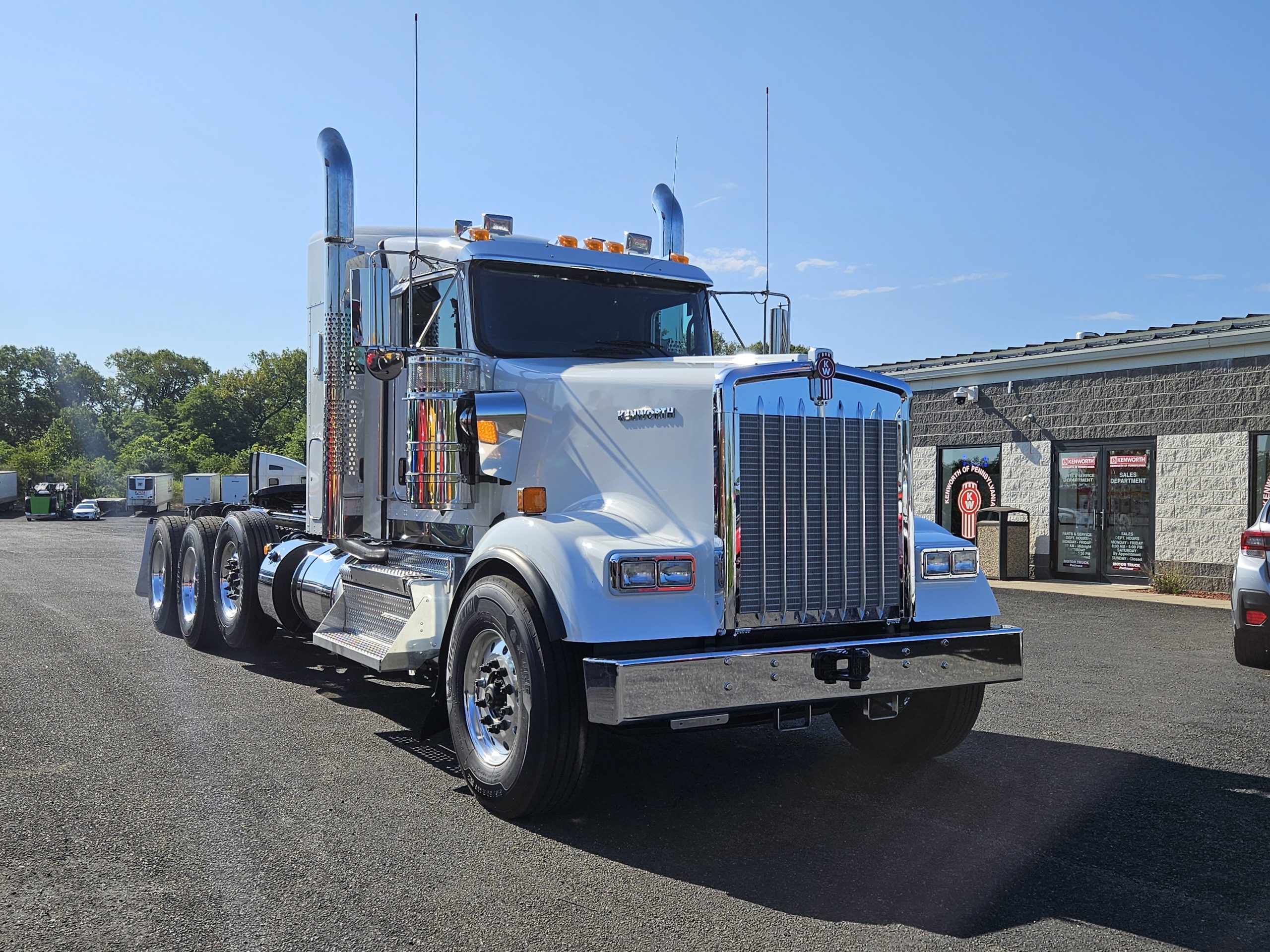 2025 KENWORTH W900 - image 2 of 6