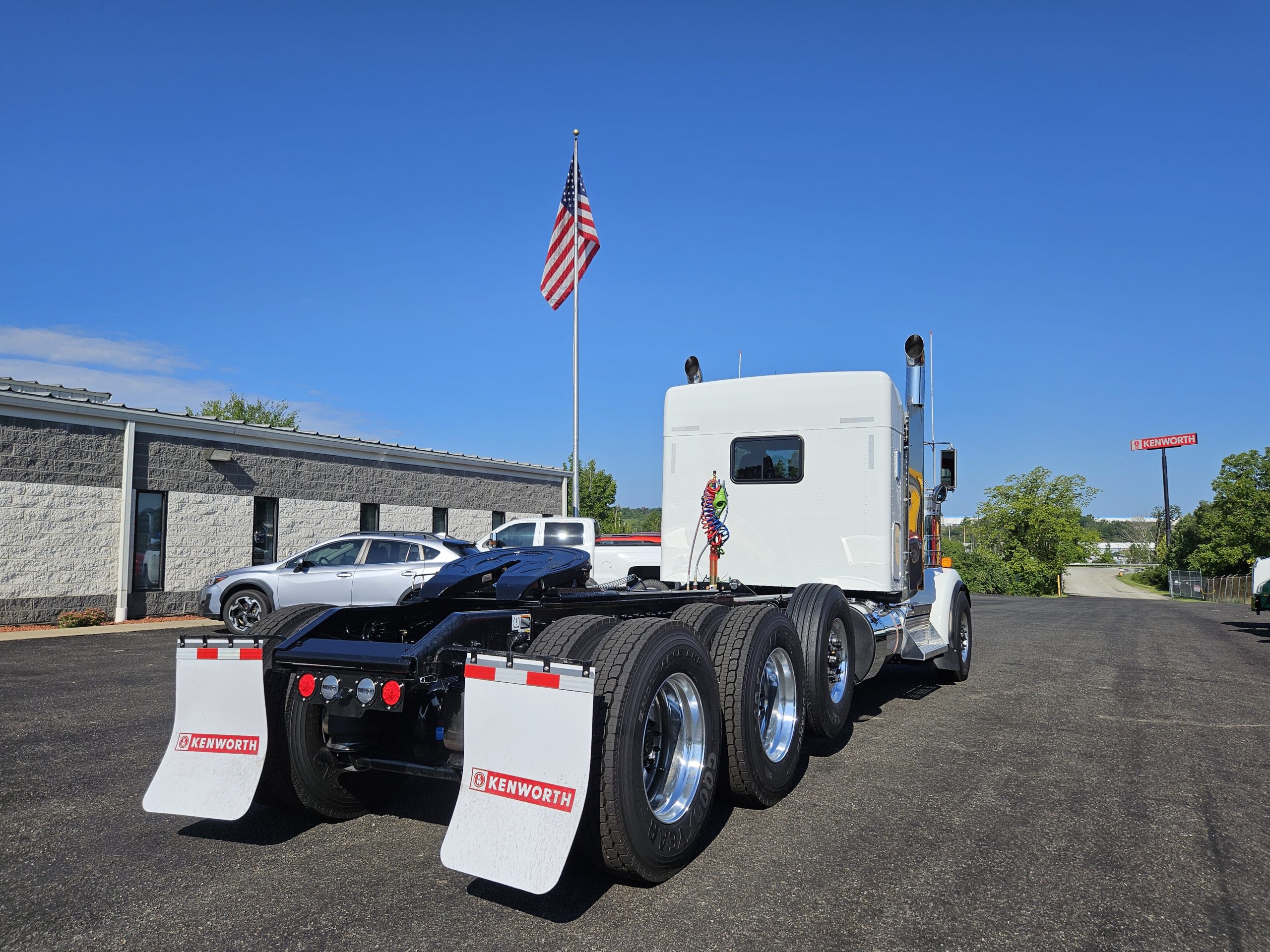 2025 KENWORTH W900 - image 4 of 6