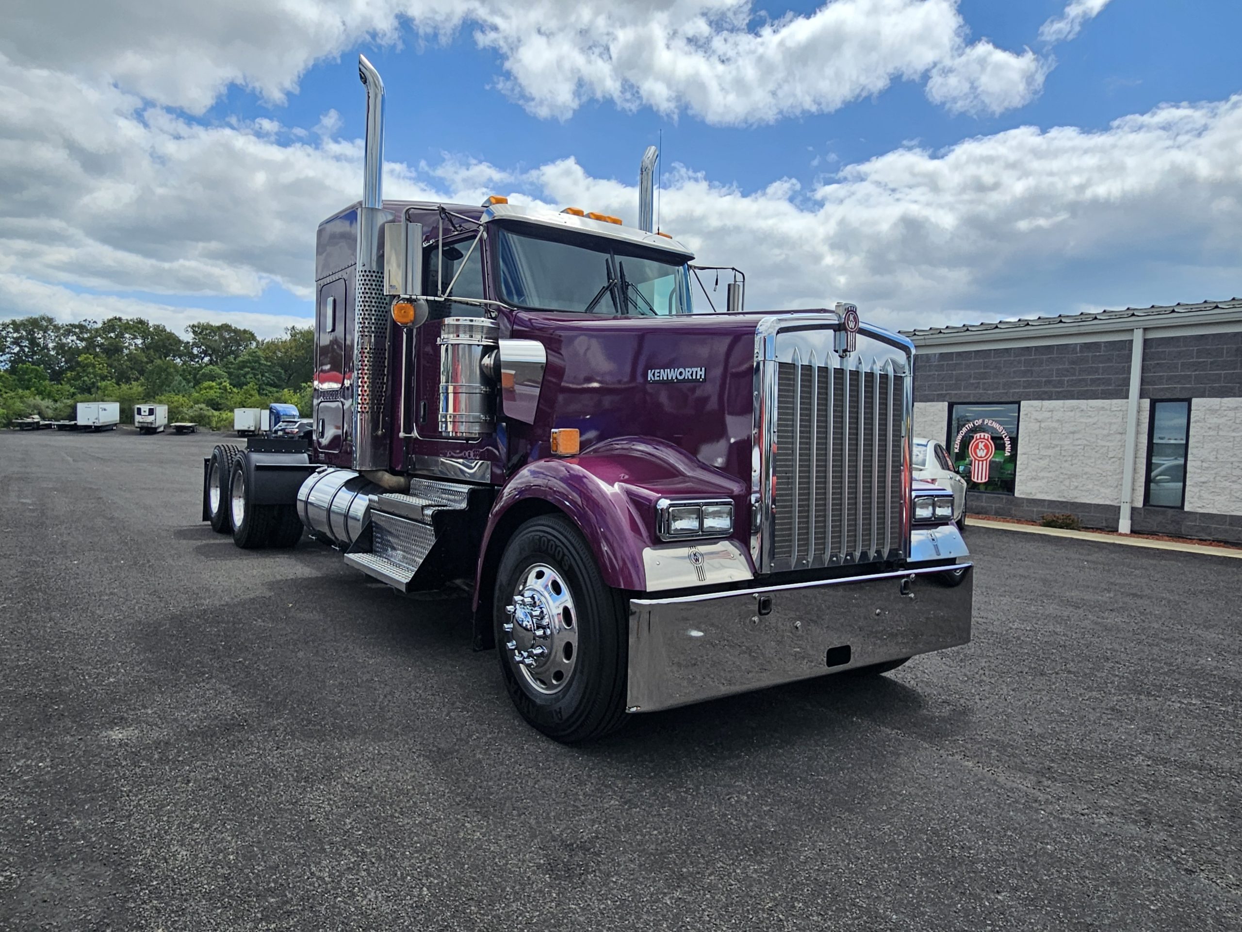 2020 KENWORTH W900L - image 3 of 6