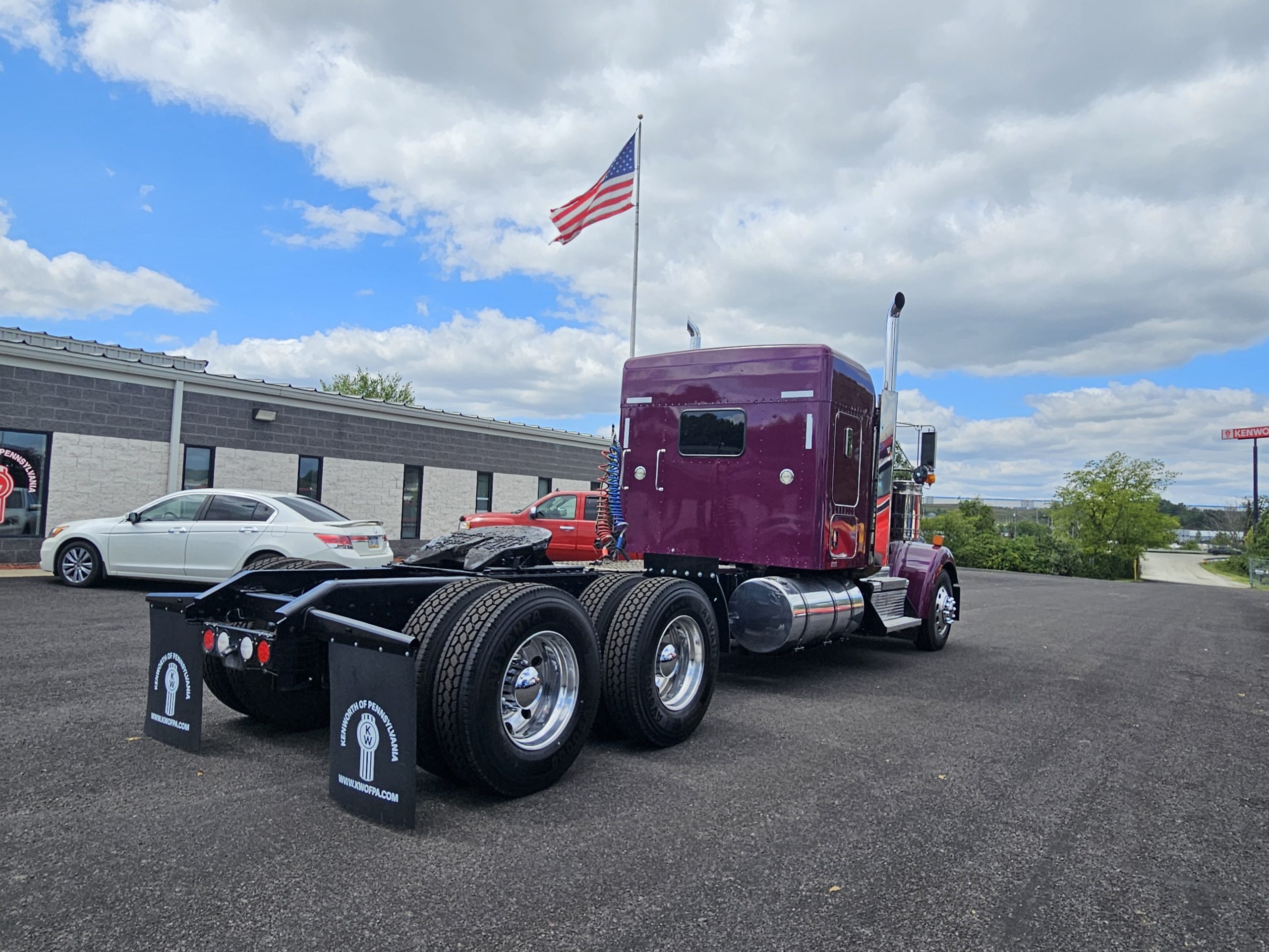 2020 KENWORTH W900L - image 4 of 6