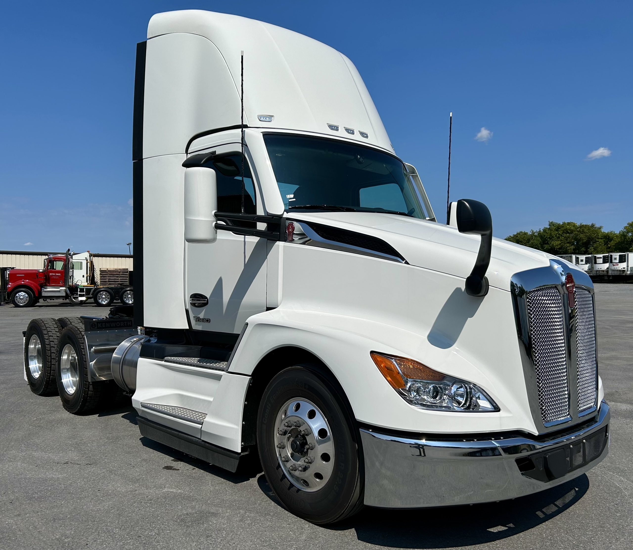 2025 KENWORTH T680 - image 3 of 6