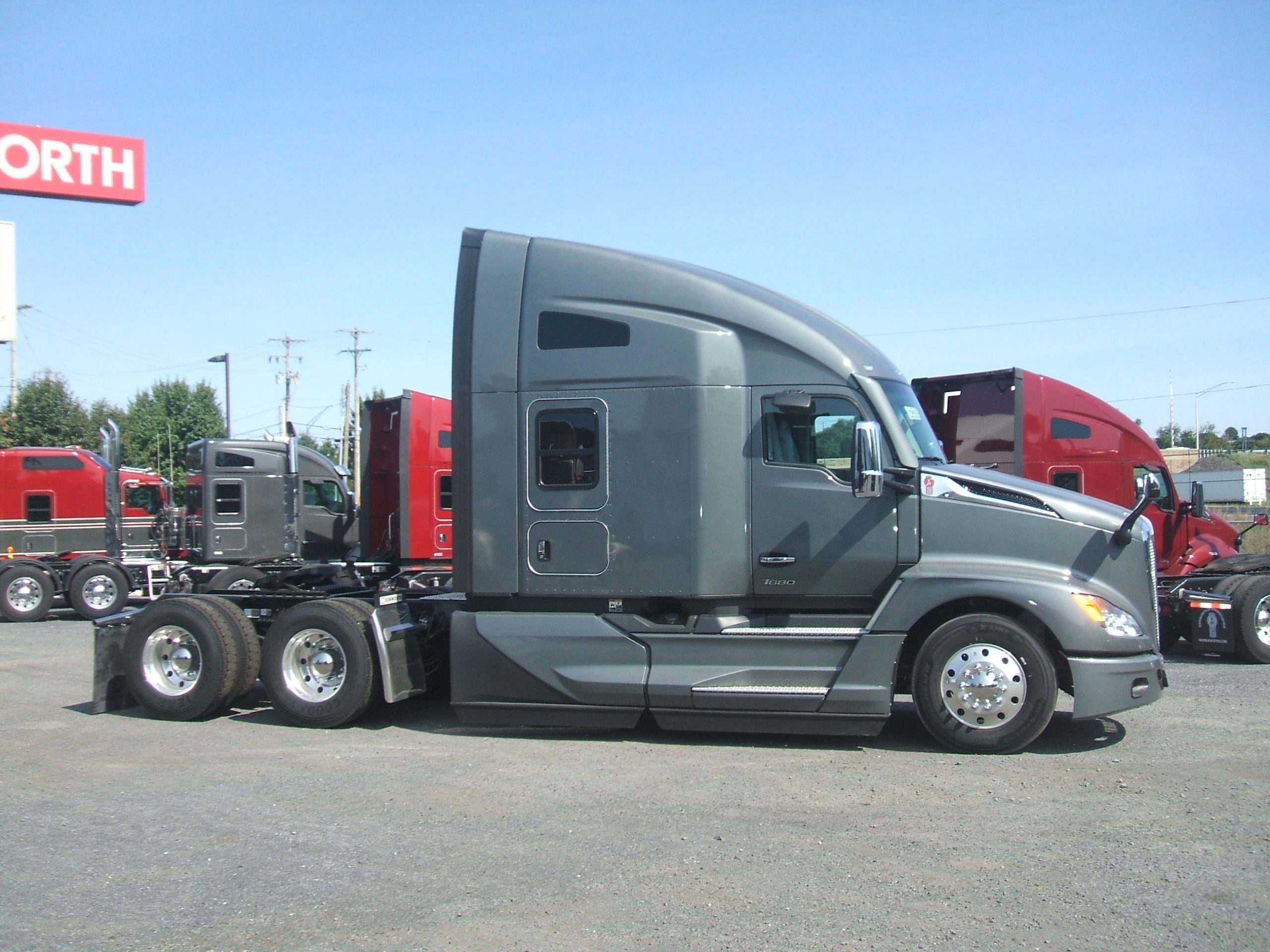 2025 KENWORTH T680 - image 4 of 6