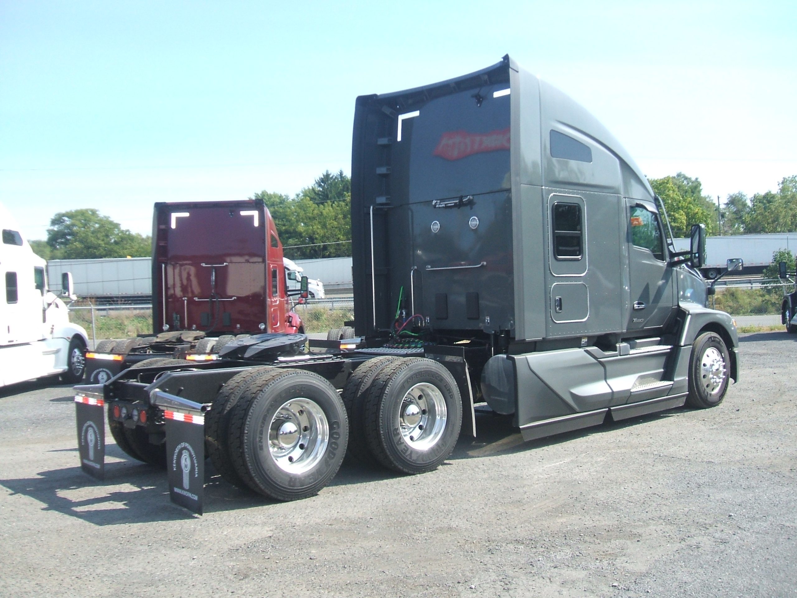 2025 KENWORTH T680 - image 5 of 6