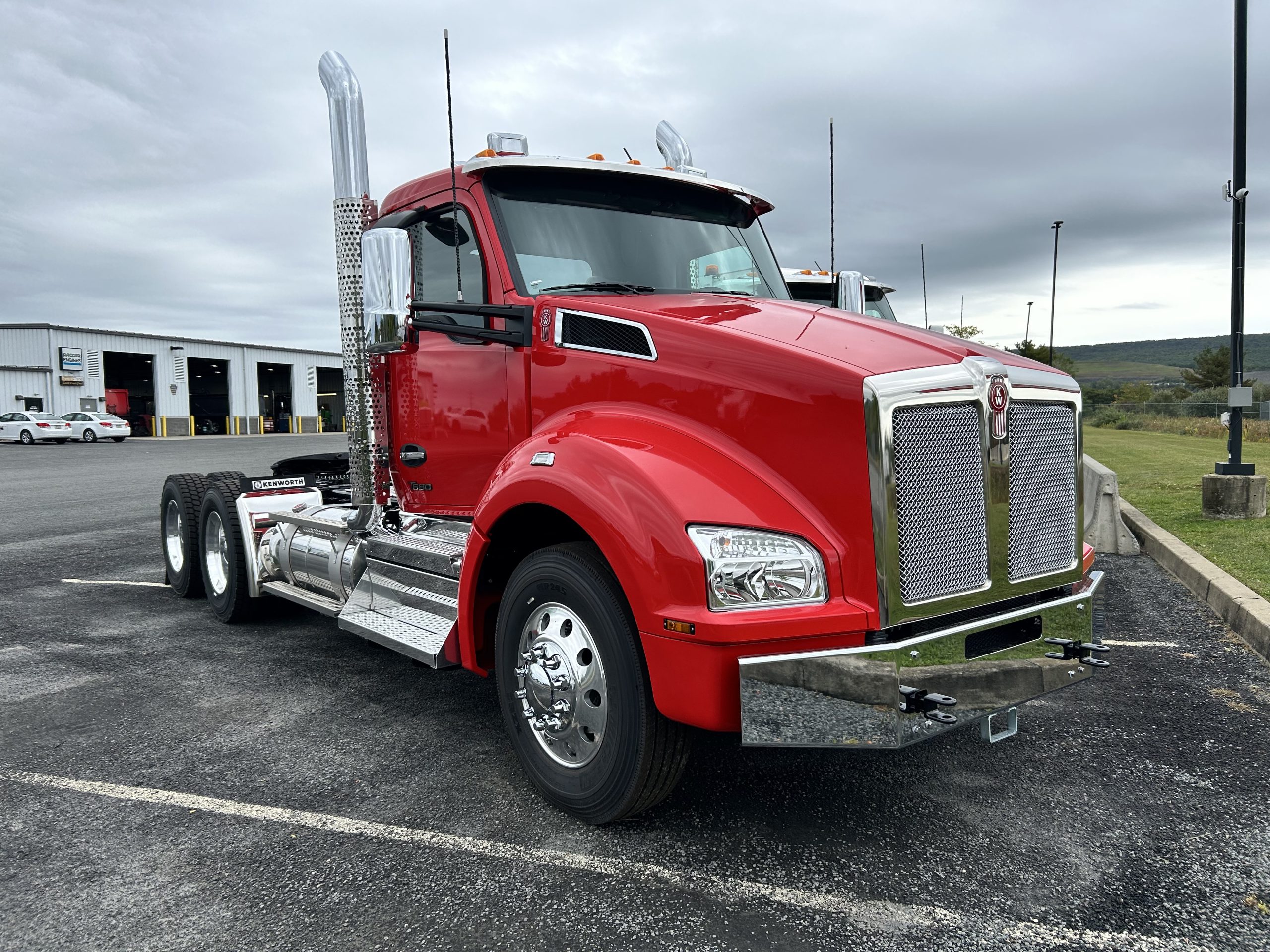 2025 KENWORTH T880 - image 2 of 4