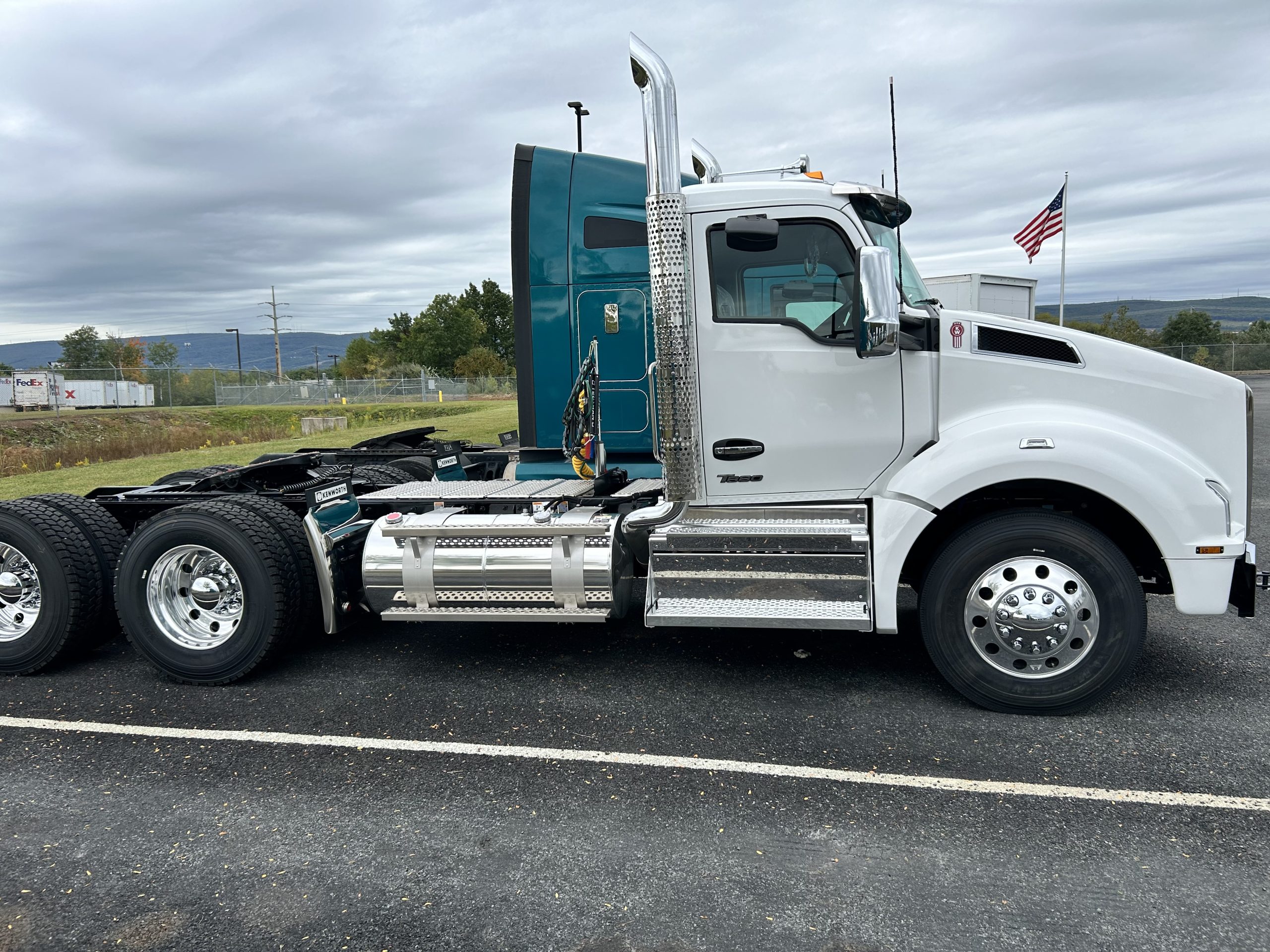 2025 KENWORTH T880 - image 3 of 4