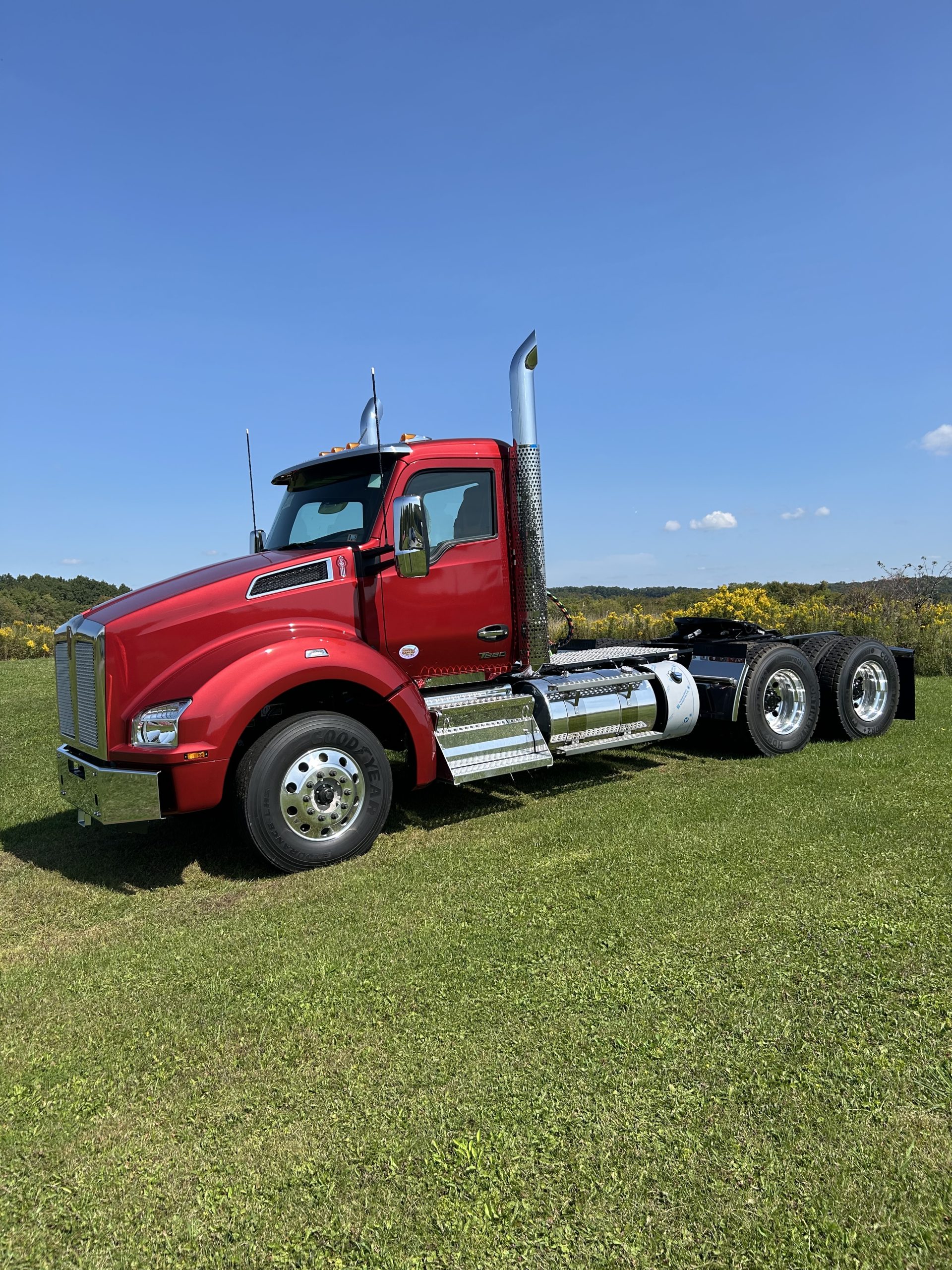 2025 KENWORTH T880 - image 1 of 6