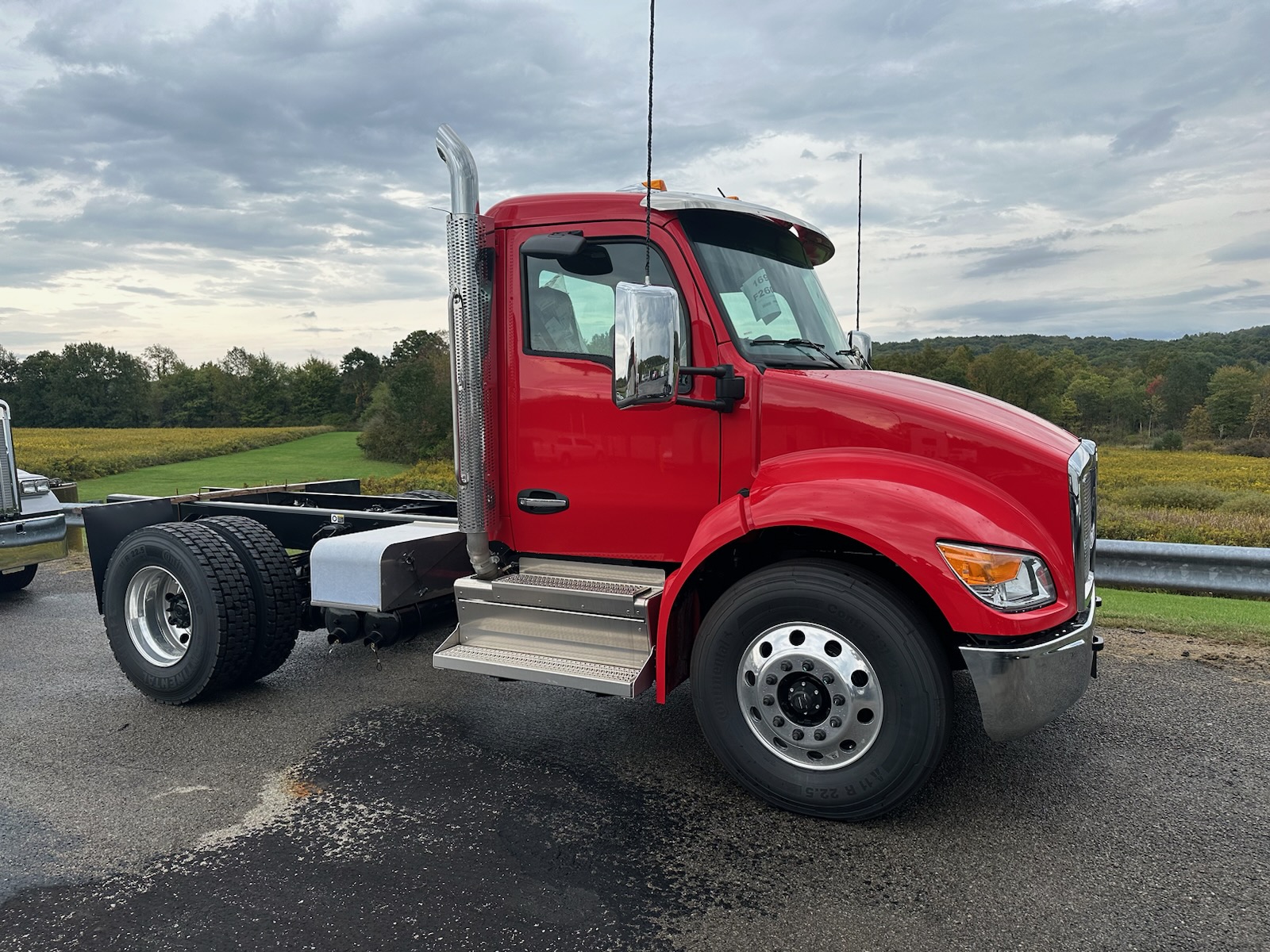 2025 KENWORTH T280 - image 2 of 5