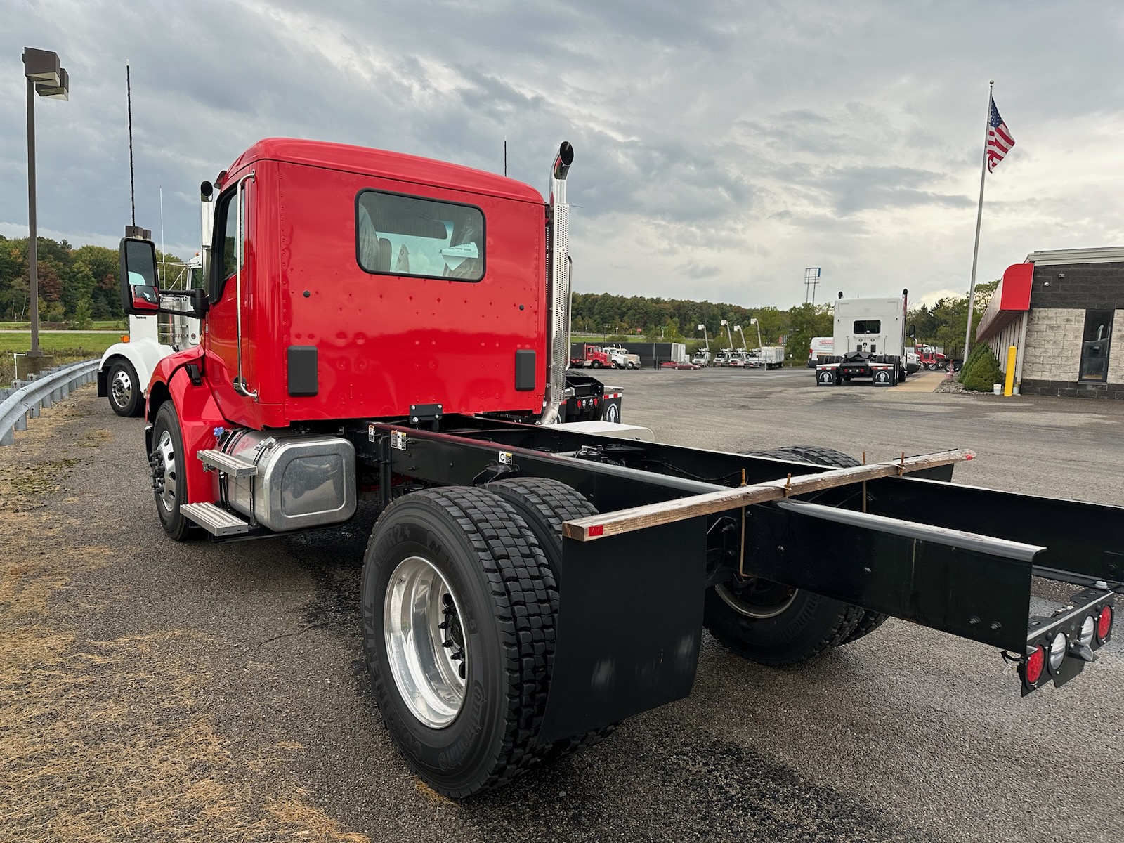 2025 KENWORTH T280 - image 4 of 5