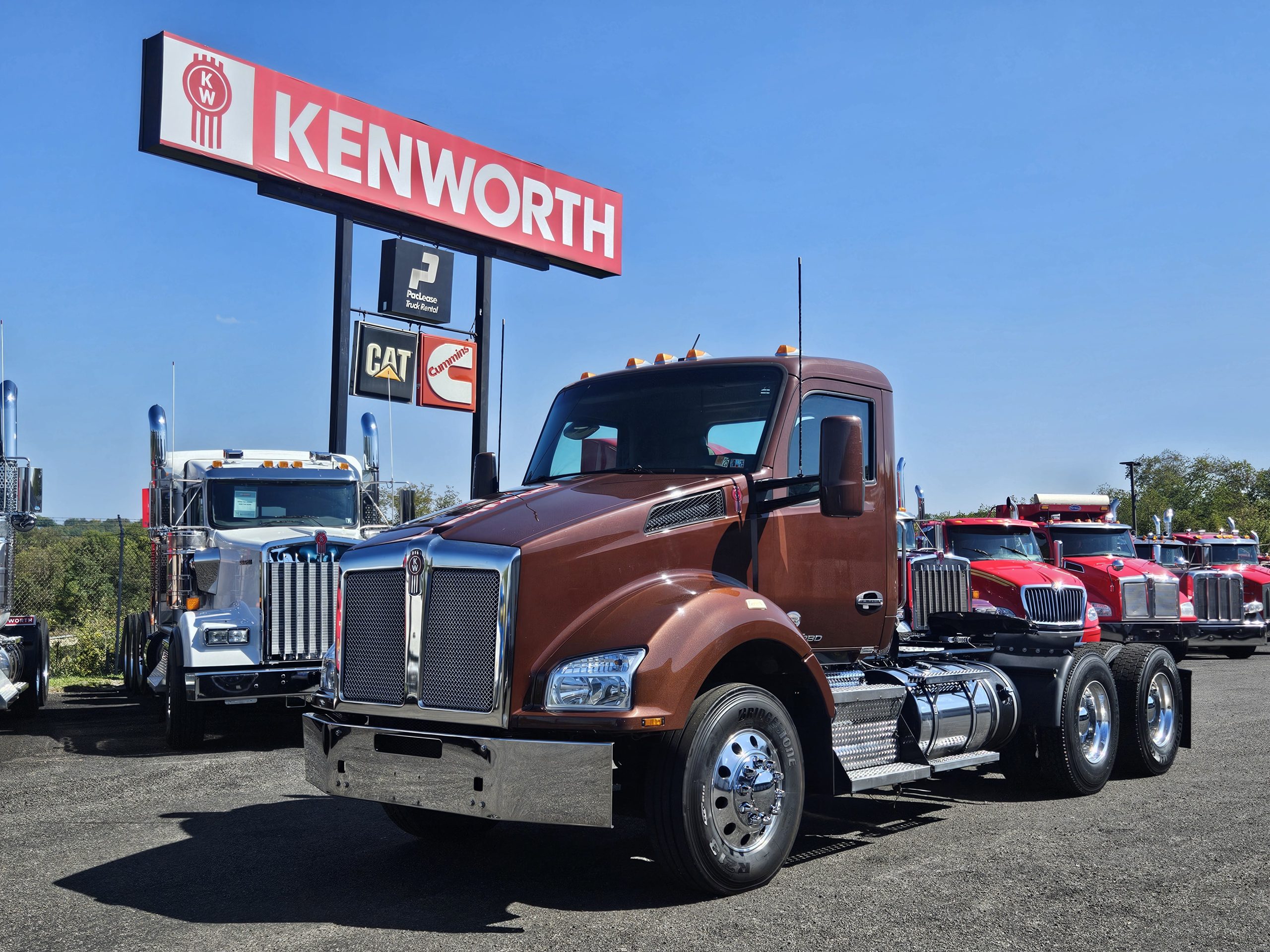 2017 KENWORTH T880 - image 1 of 6