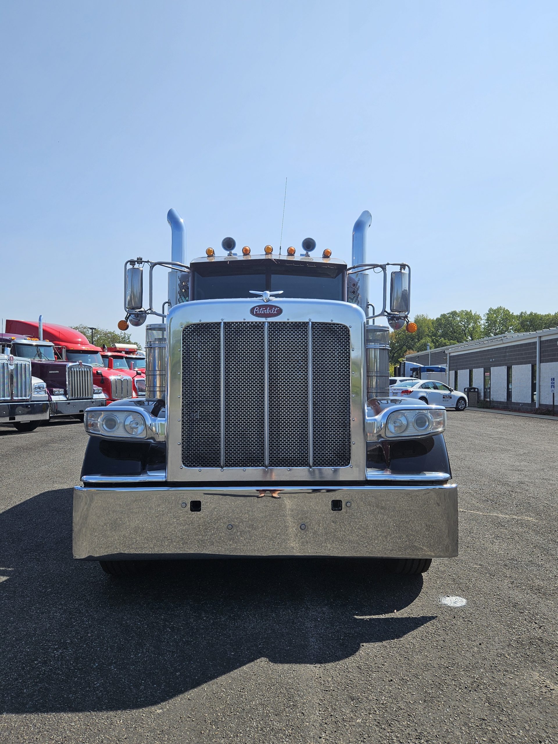 2020 PETERBILT 389 - image 2 of 6