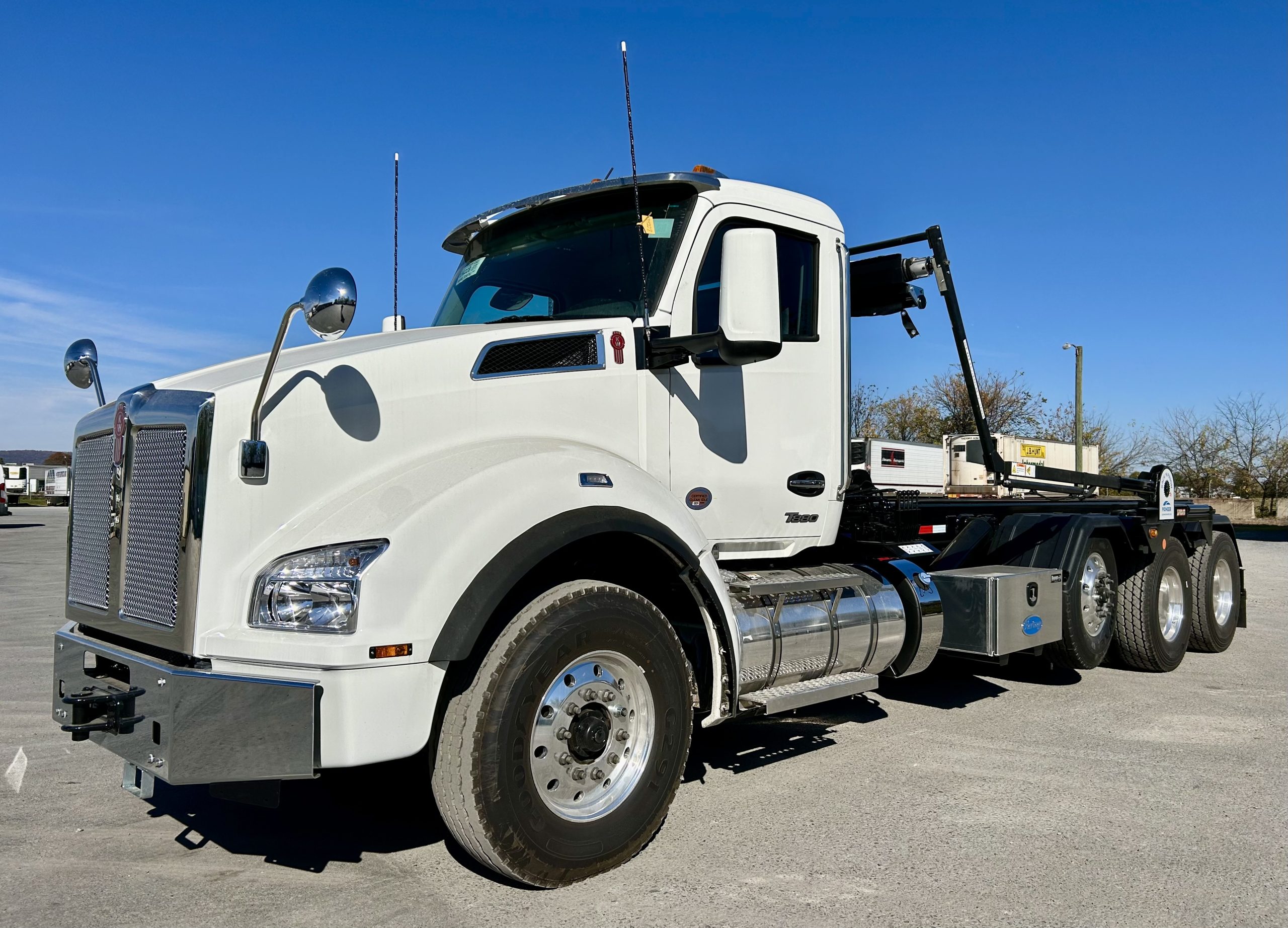 2025 KENWORTH T880 - image 1 of 6