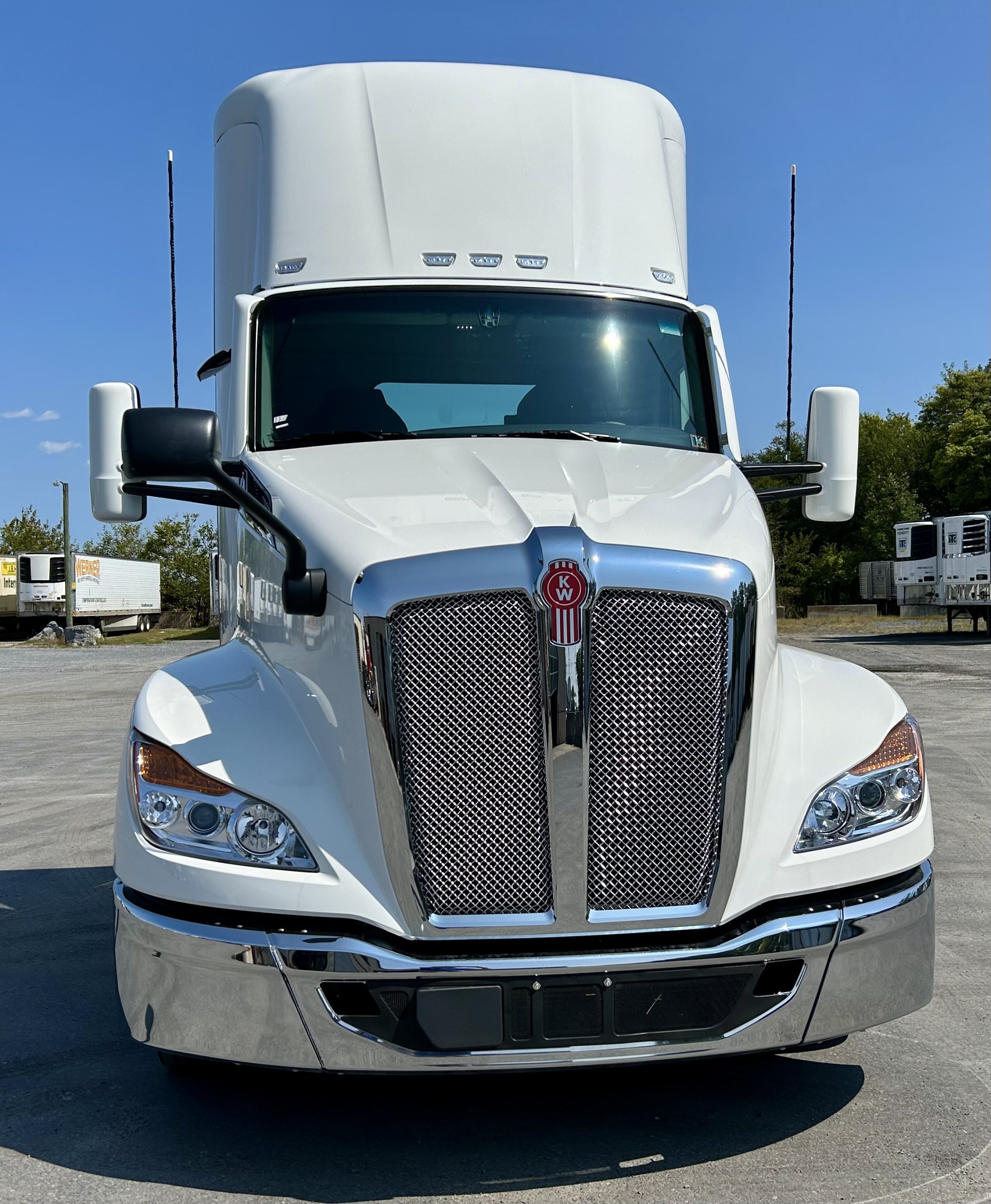 2025 KENWORTH T680 - image 2 of 6