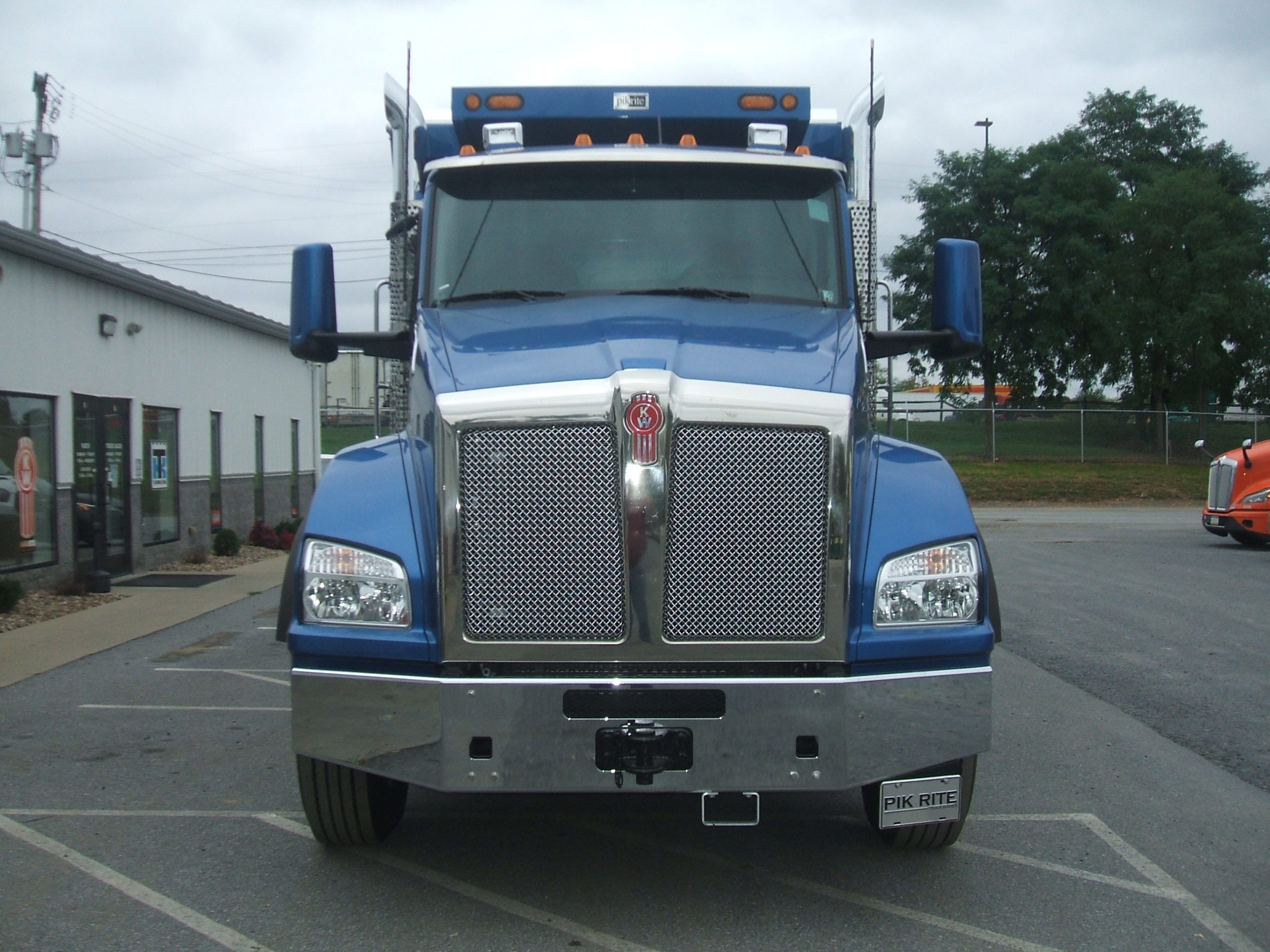 2025 KENWORTH T880 - image 2 of 6