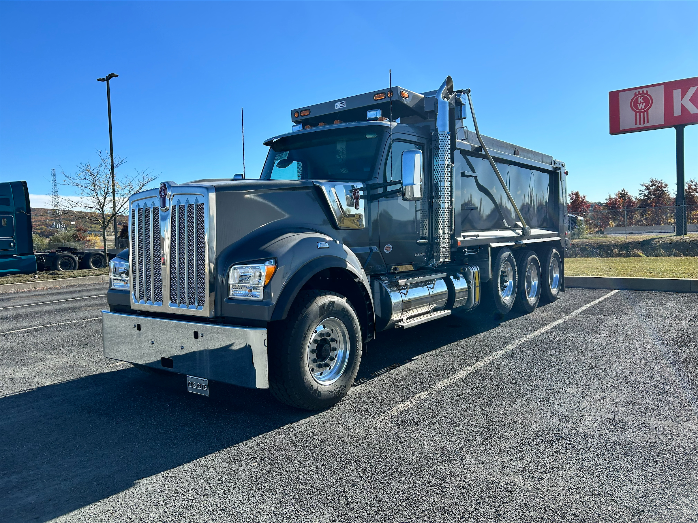 2025 KENWORTH W990 - image 1 of 4