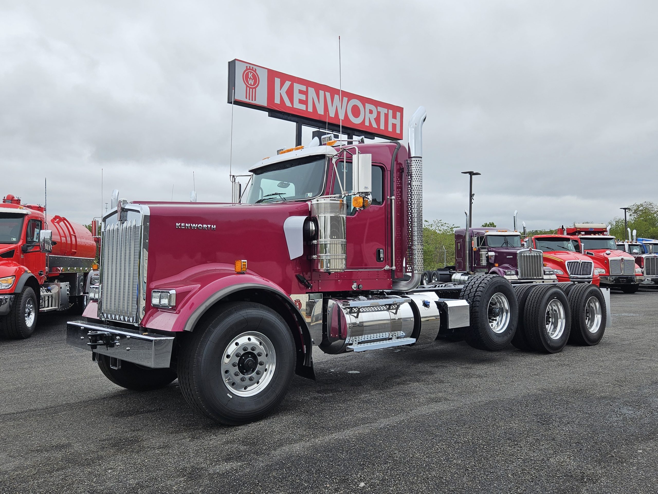 2025 KENWORTH W900 - image 1 of 6