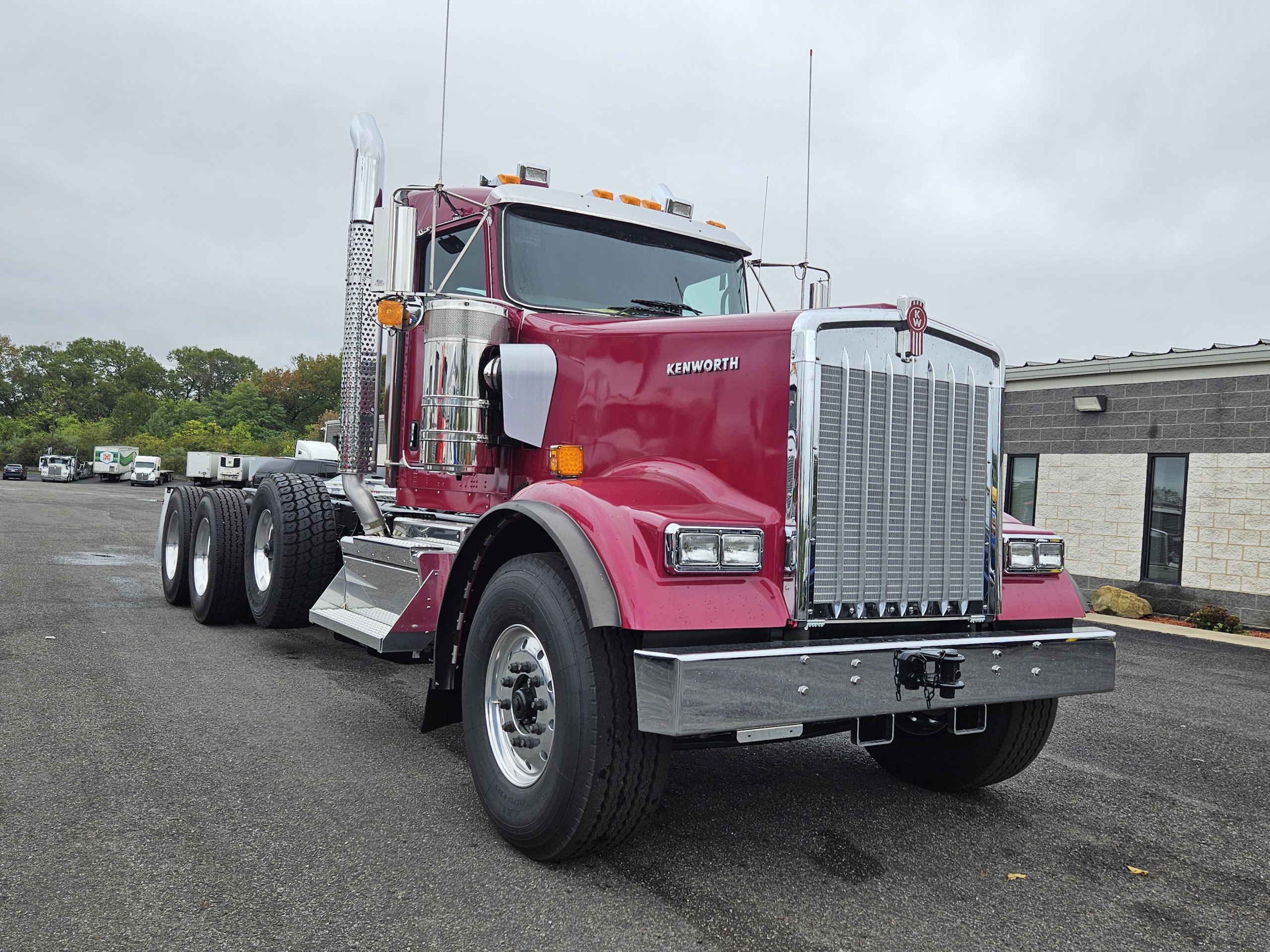 2025 KENWORTH W900 - image 3 of 6