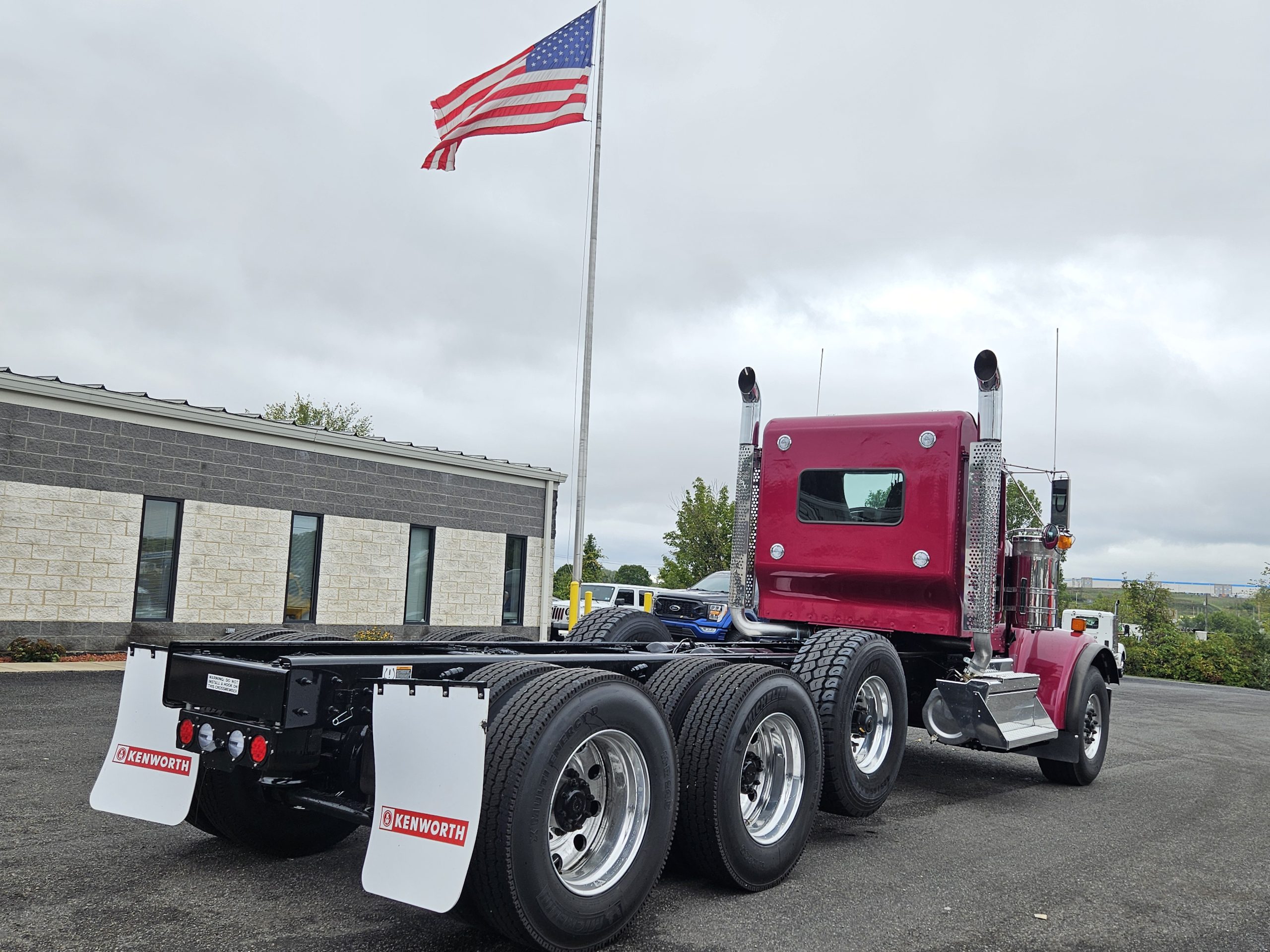 2025 KENWORTH W900 - image 4 of 6