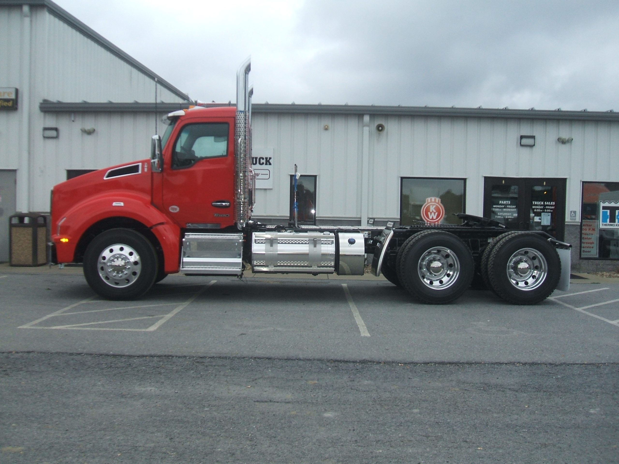 2025 KENWORTH T880 - image 4 of 6