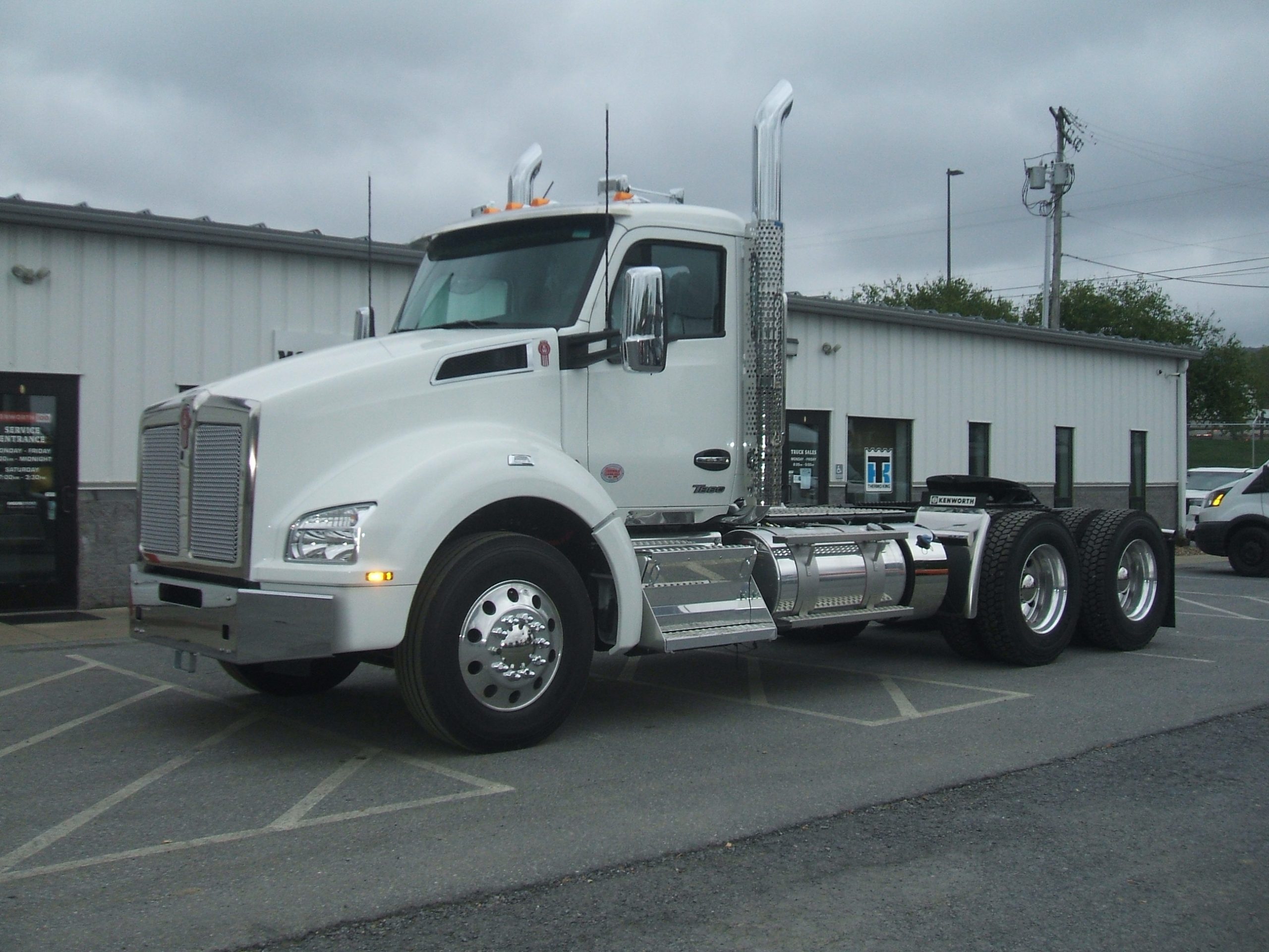 2025 KENWORTH T880 - image 1 of 6