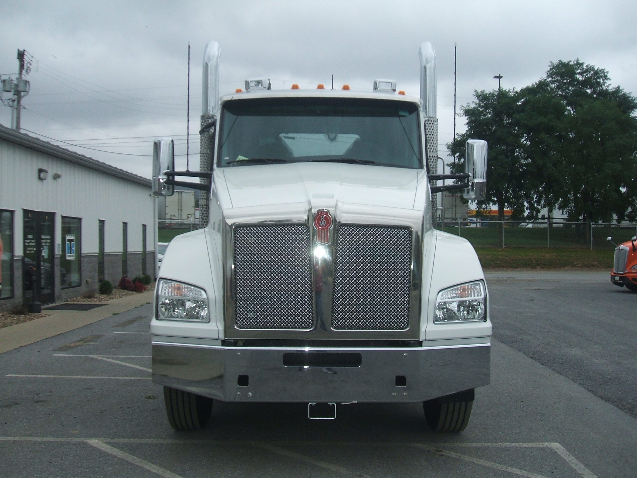 2025 KENWORTH T880 - image 2 of 6