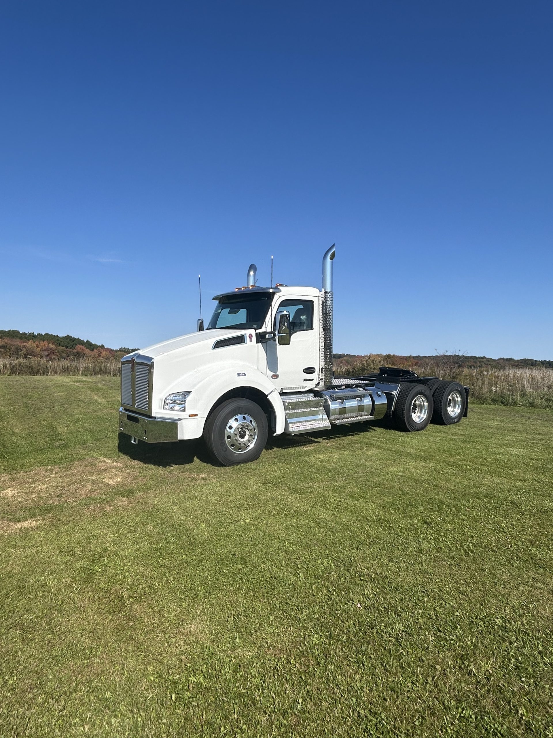 2025 KENWORTH T880 - image 1 of 6