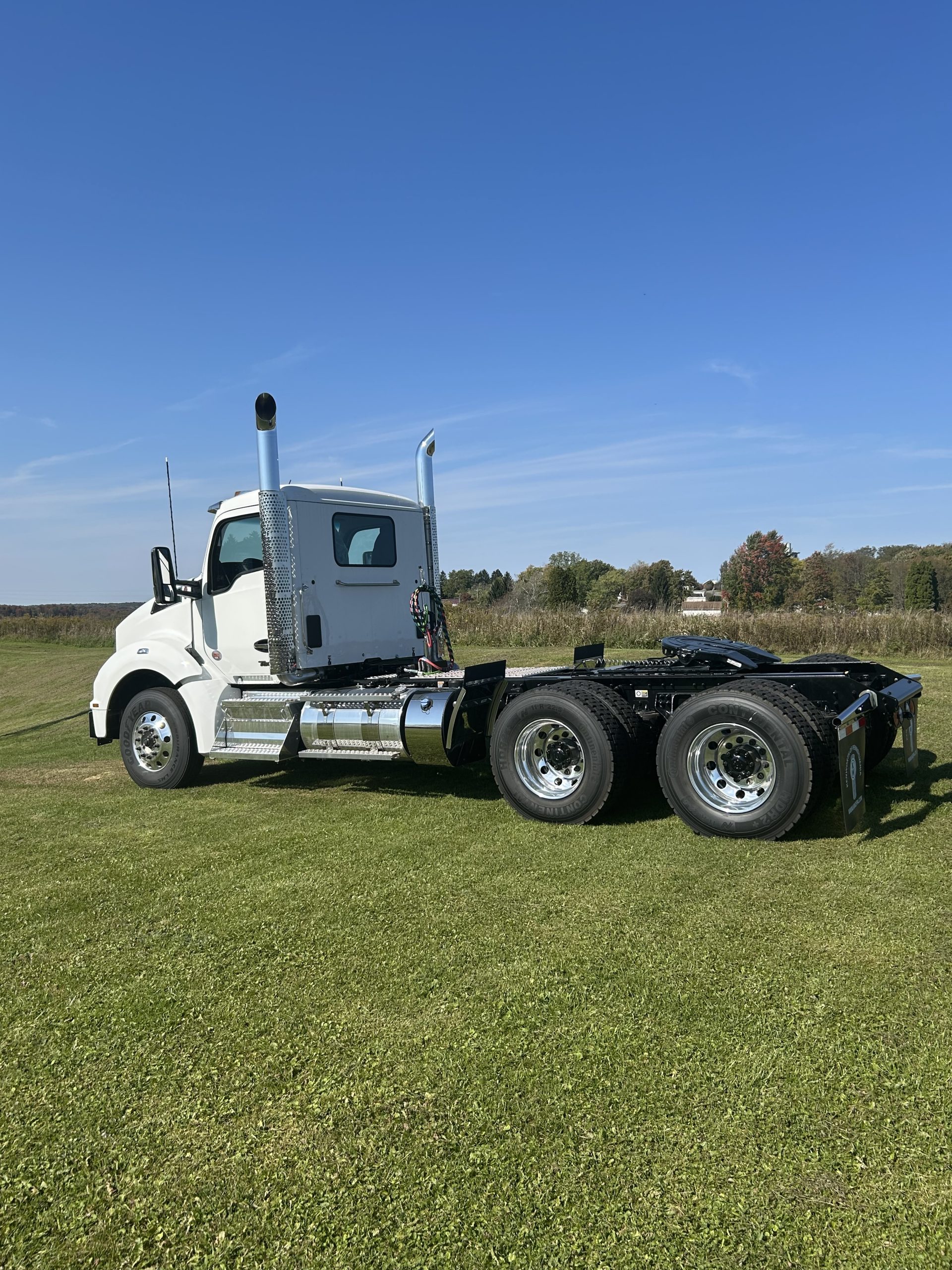 2025 KENWORTH T880 - image 2 of 6