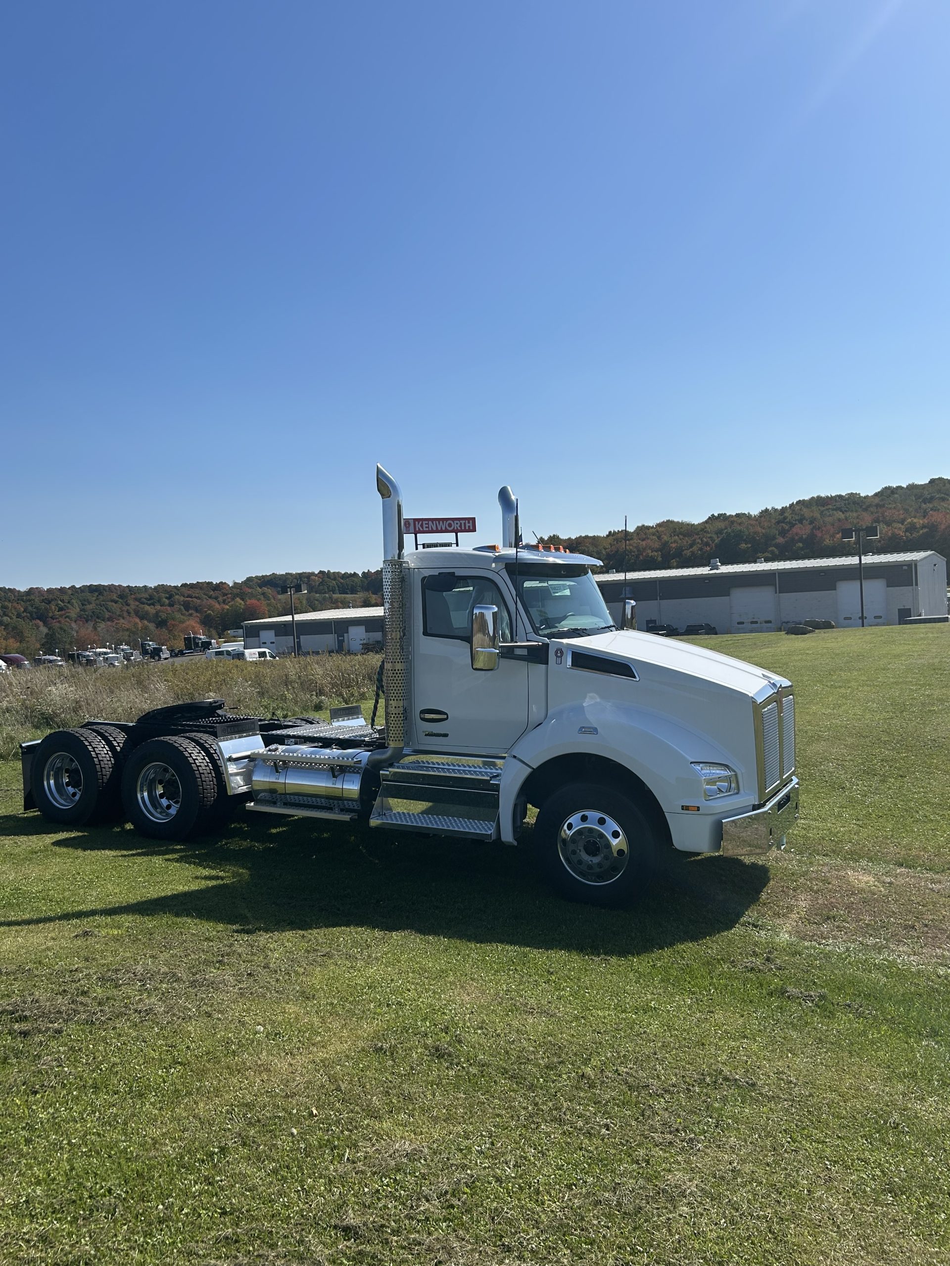 2025 KENWORTH T880 - image 4 of 6