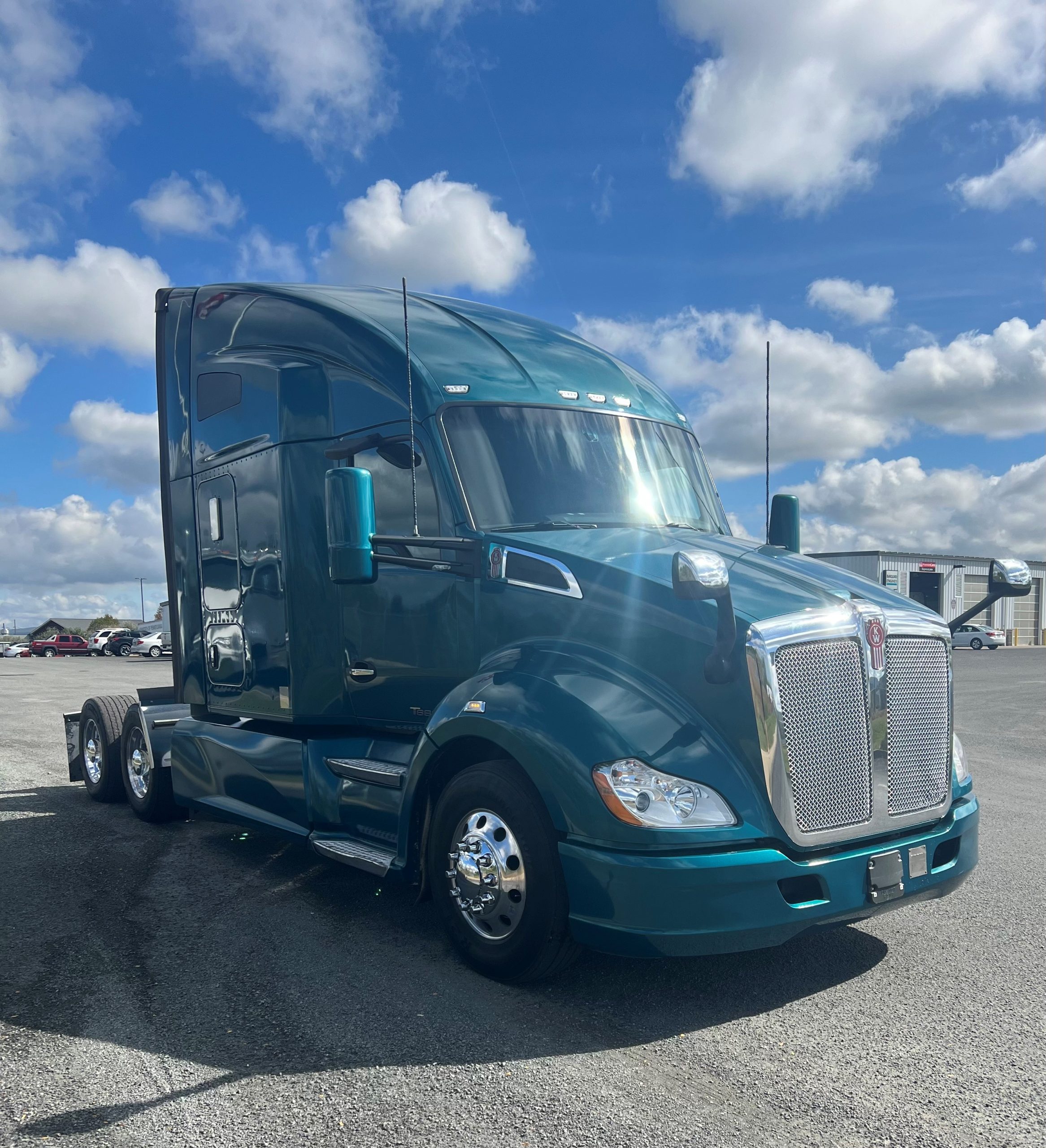 2020 KENWORTH T680 - image 3 of 6