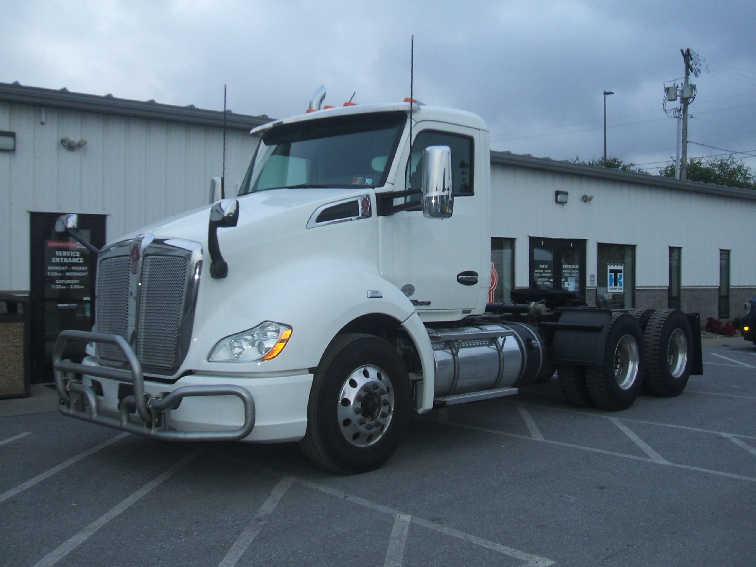 2019 KENWORTH T680 - image 1 of 6