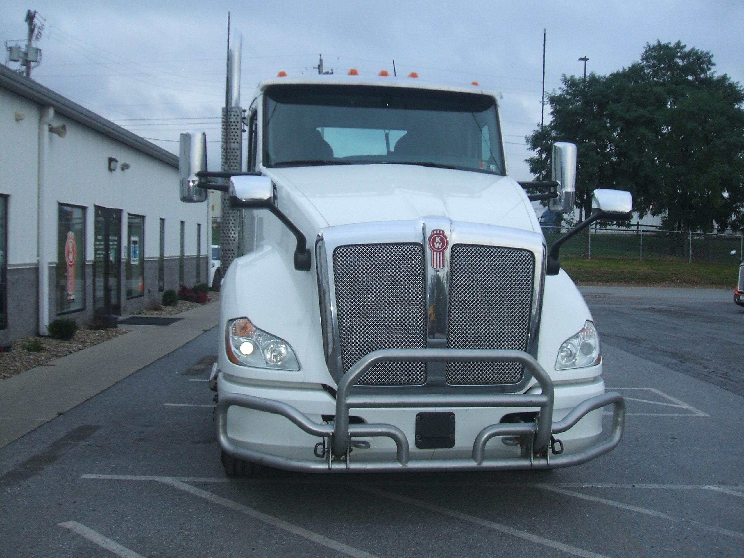 2019 KENWORTH T680 - image 2 of 6