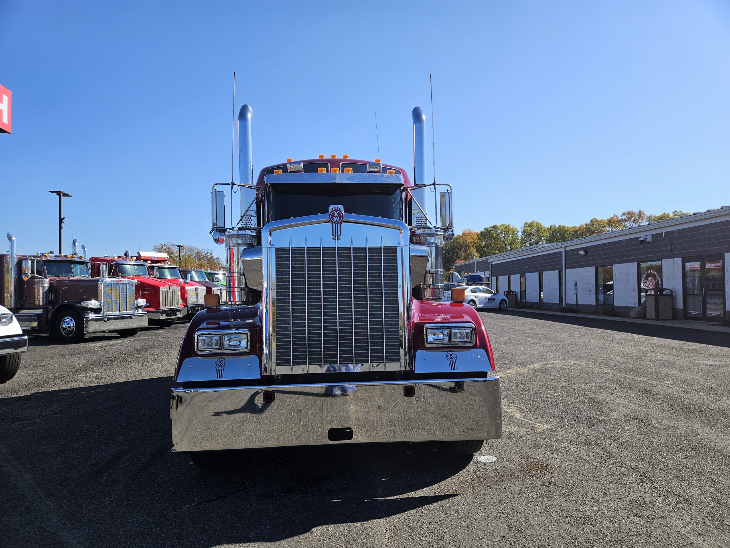 2024 KENWORTH W900L - image 2 of 6