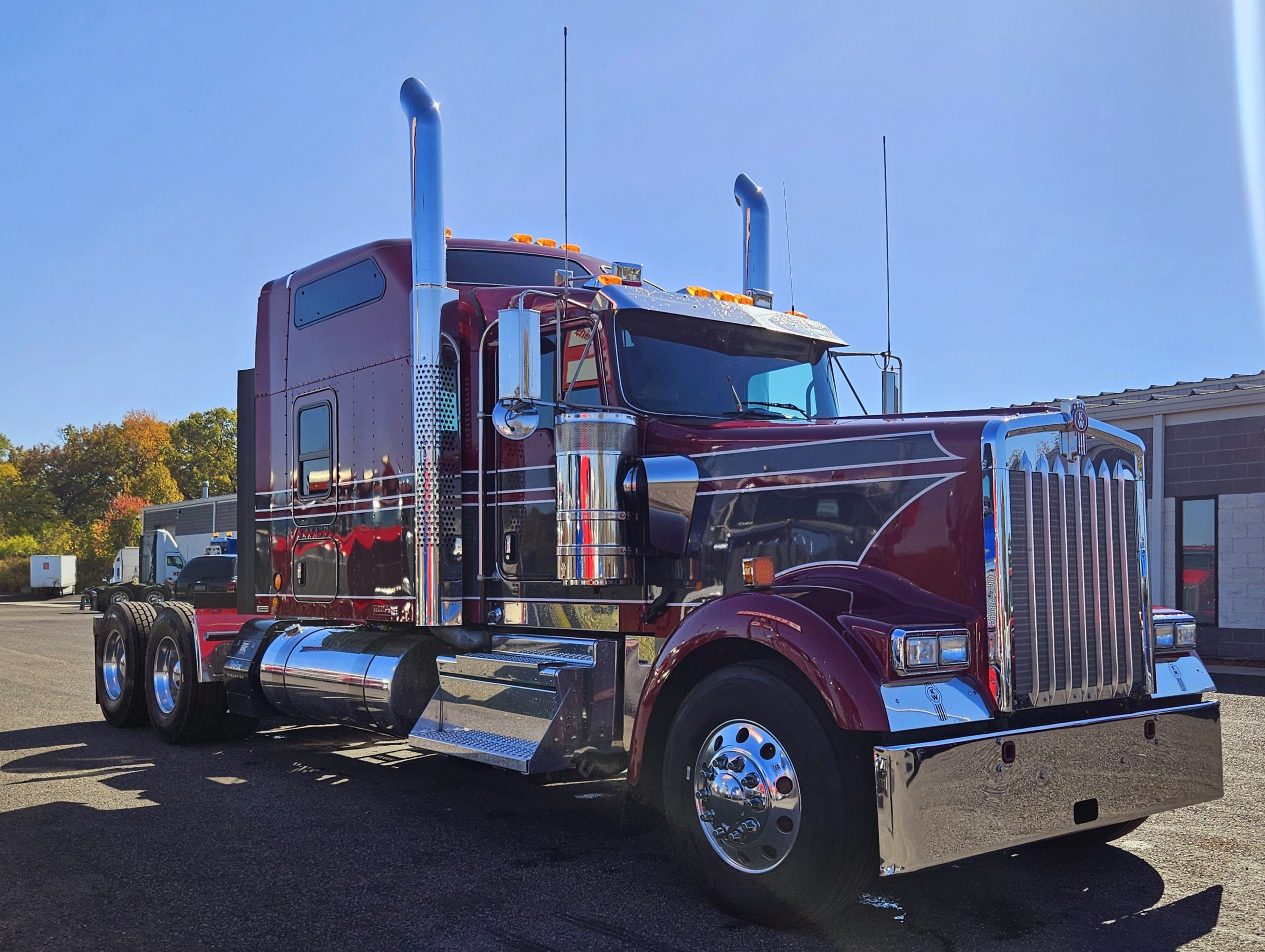 2024 KENWORTH W900L - image 3 of 6