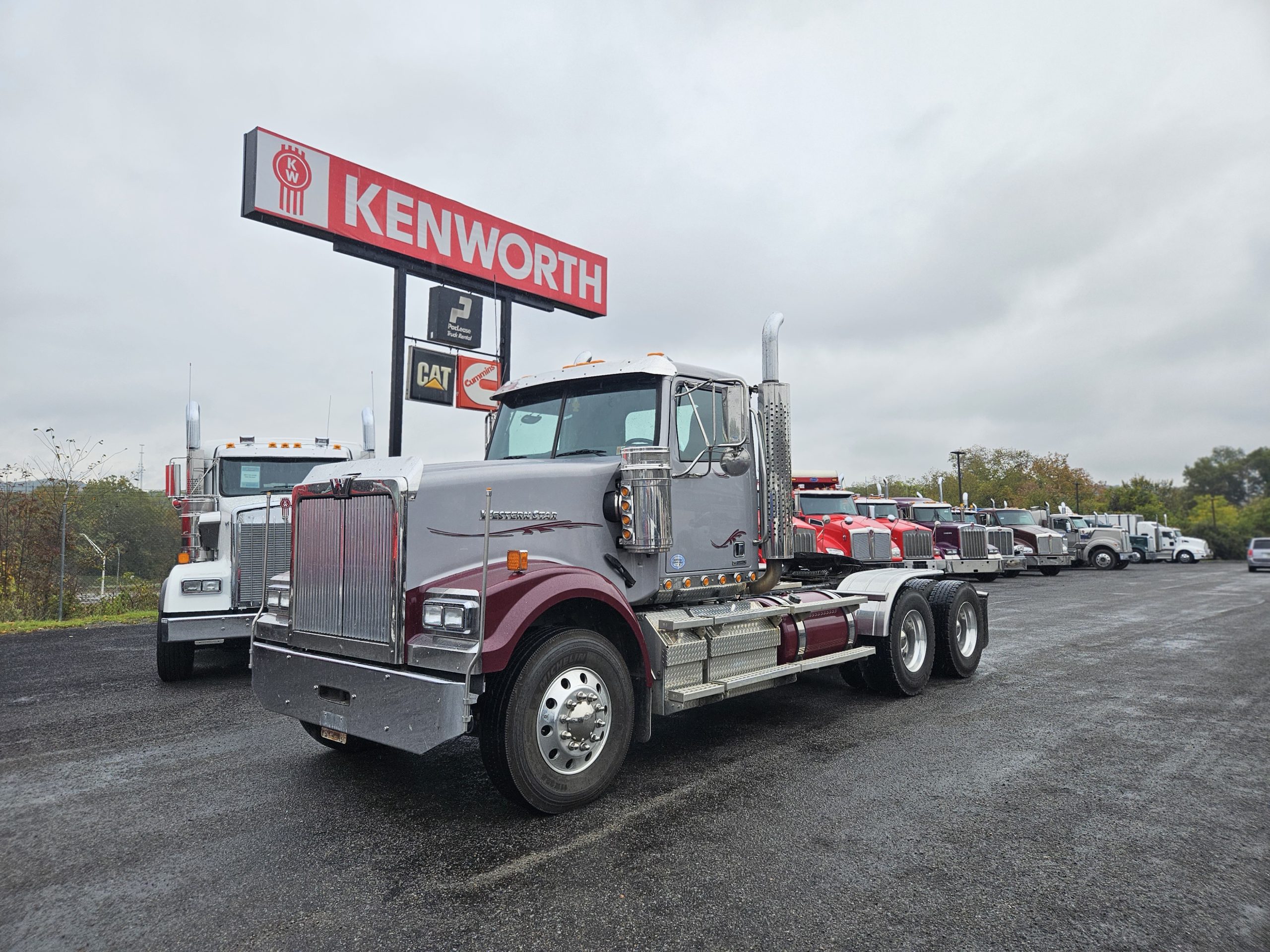 2020 WESTERN STAR 4900EX - image 1 of 4