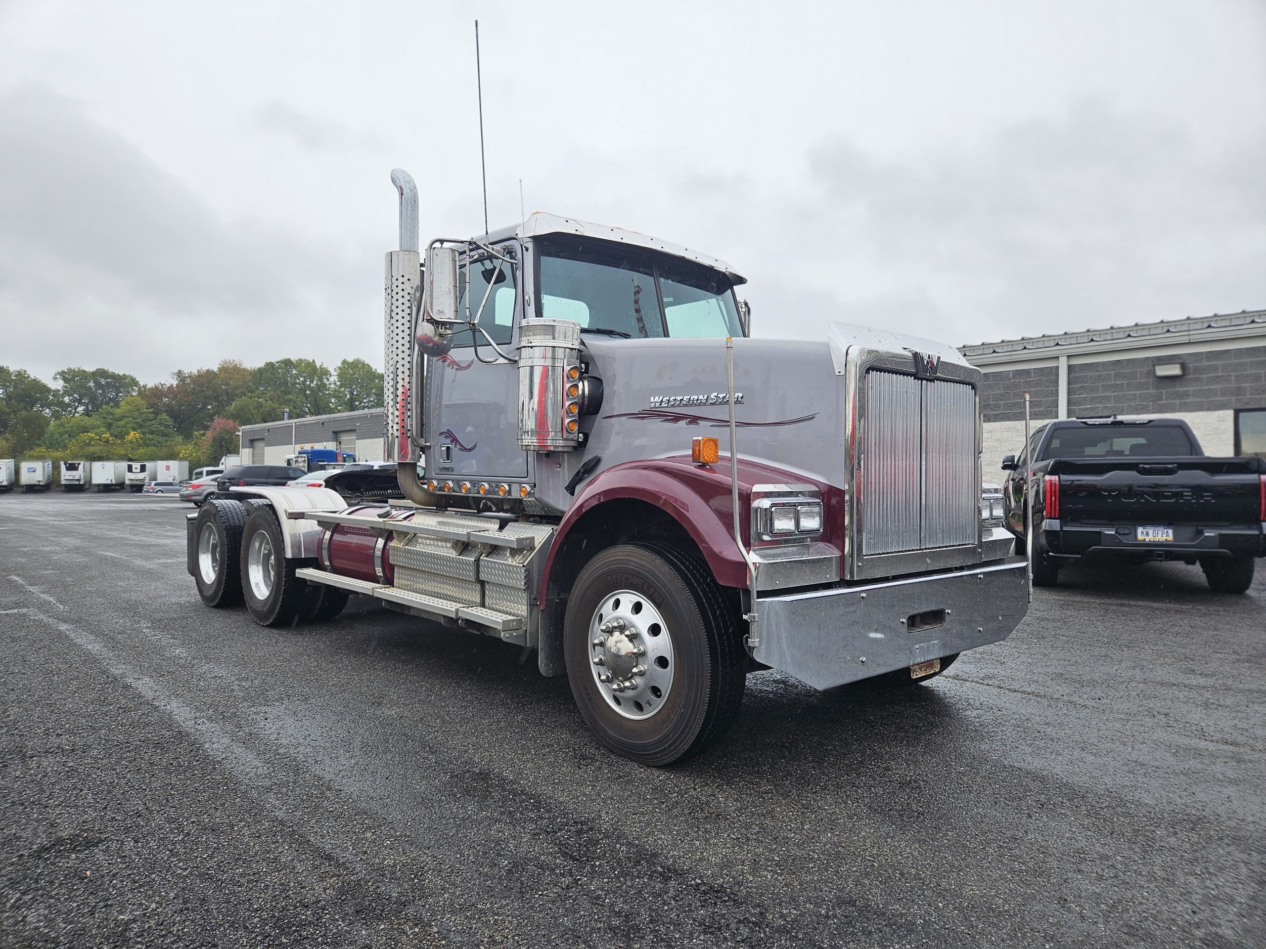 2020 WESTERN STAR 4900EX - image 2 of 4