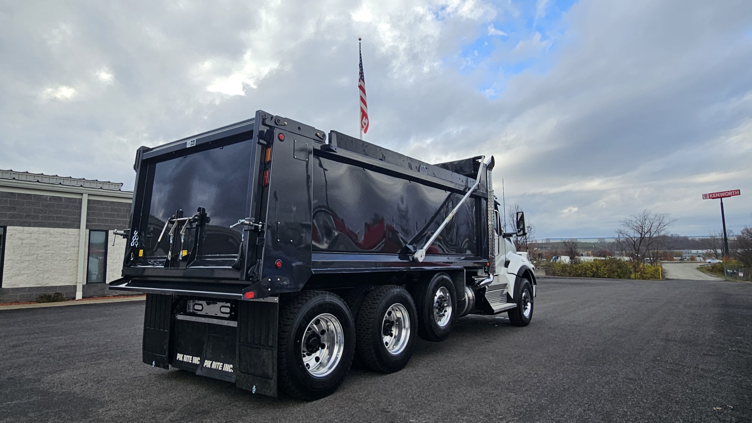 2025 KENWORTH T880 - image 4 of 6