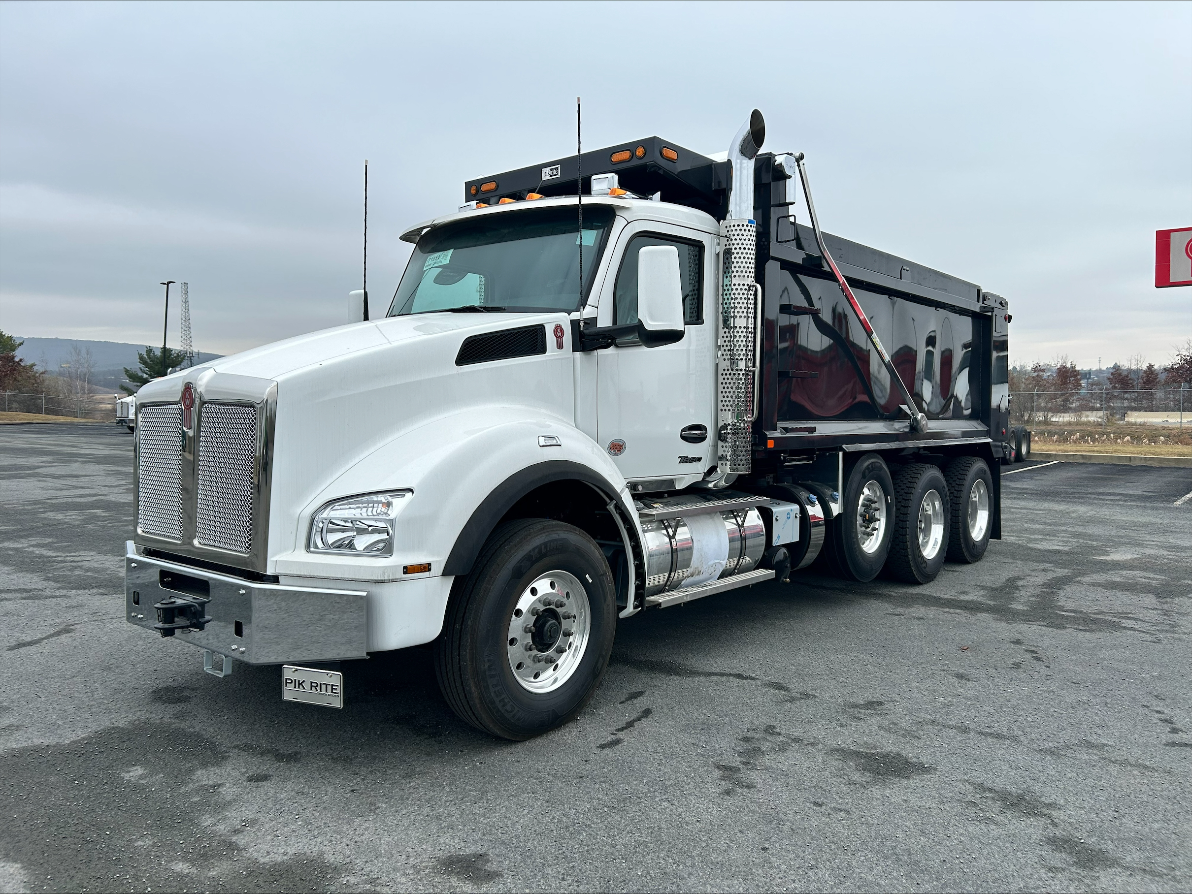 2025 KENWORTH T880 - image 1 of 6