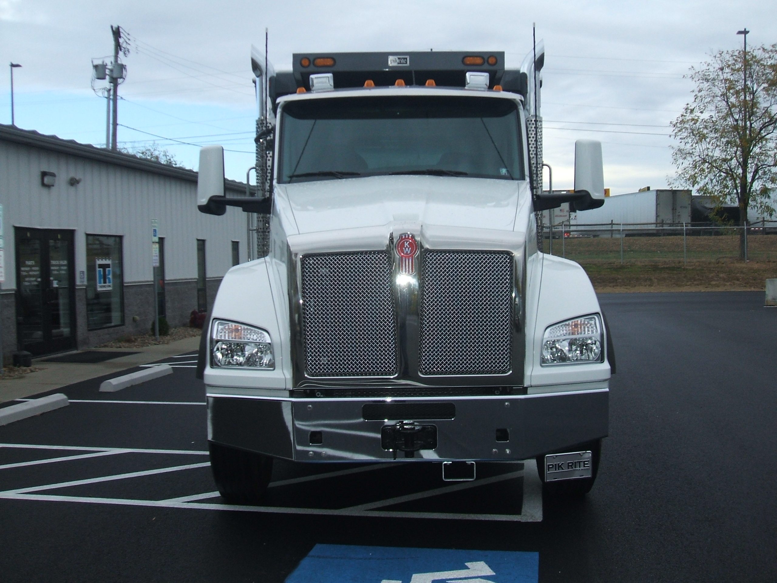 2025 KENWORTH T880 - image 2 of 6